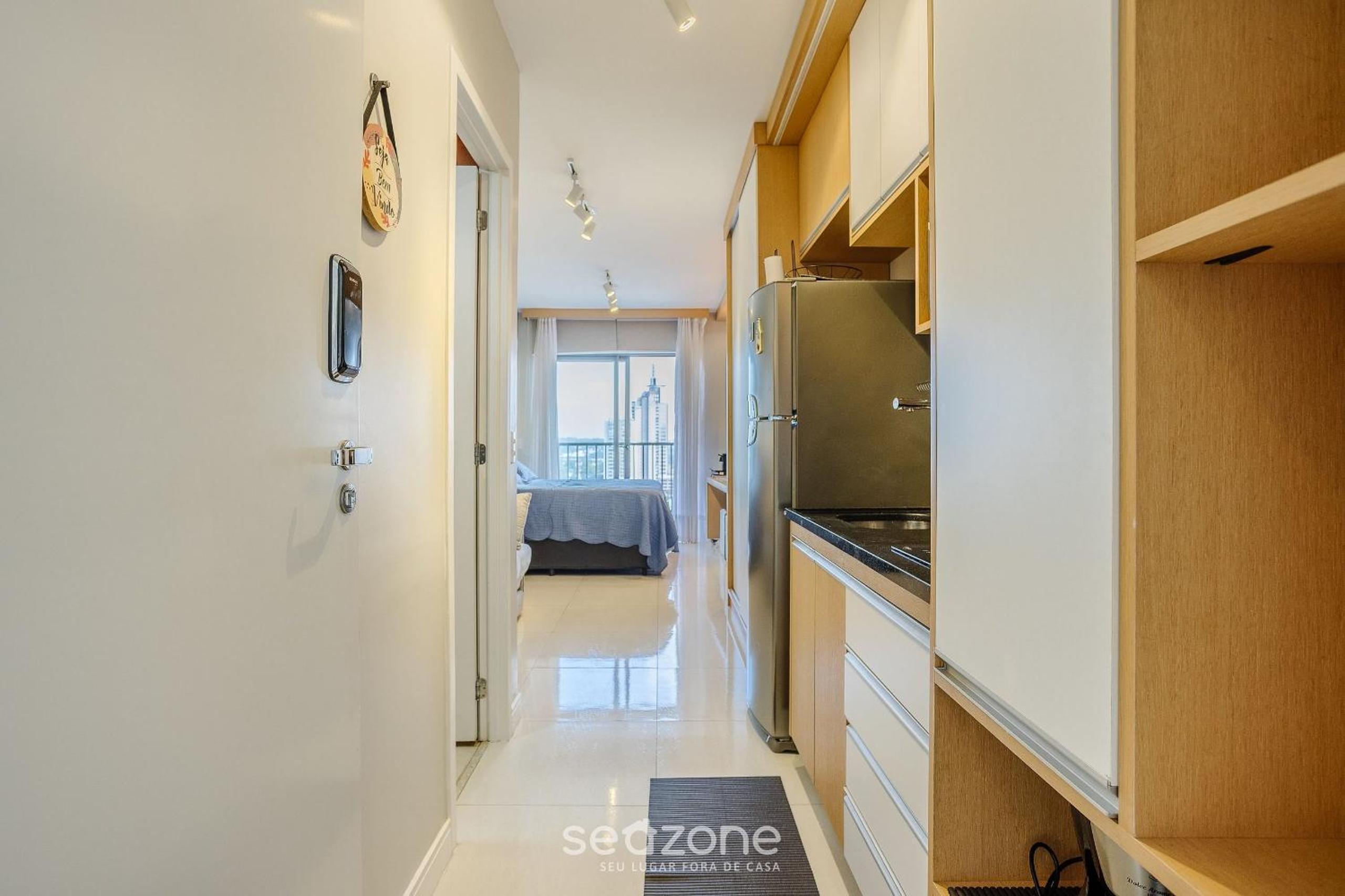 Complete stay with pool and gym steps from the Metro in Pinheiros - SP - LOF