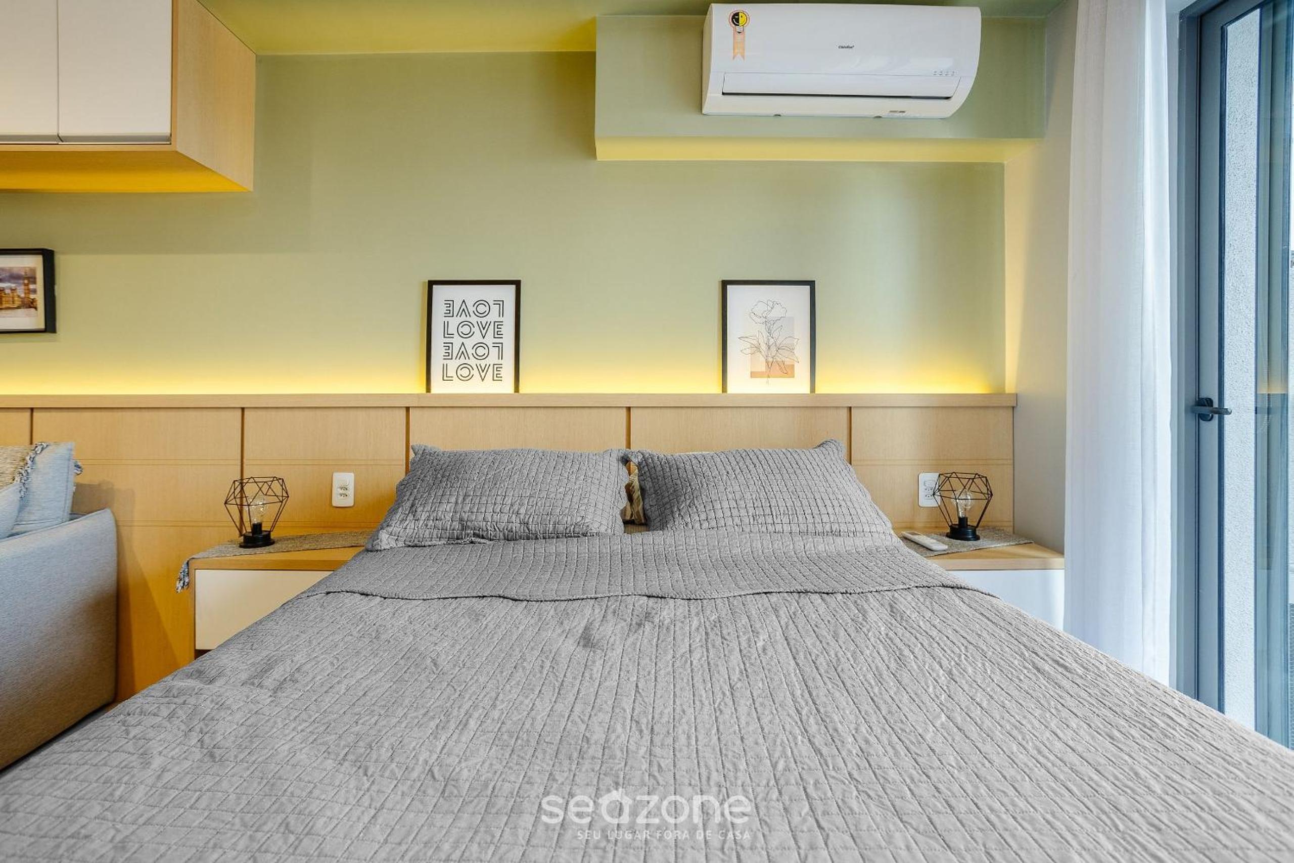 Complete stay with pool and gym steps from the Metro in Pinheiros - SP - LOF