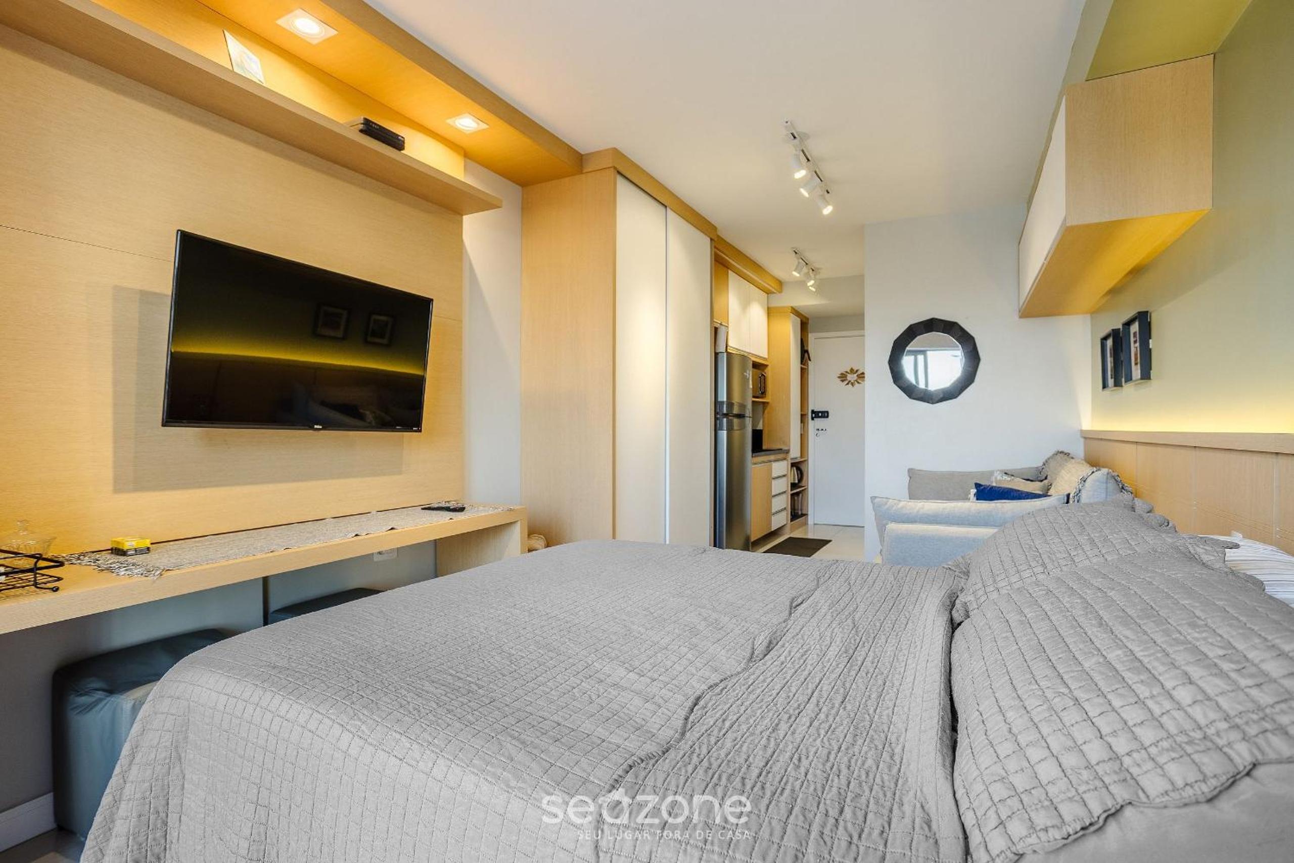 Complete stay with pool and gym steps from the Metro in Pinheiros - SP - LOF