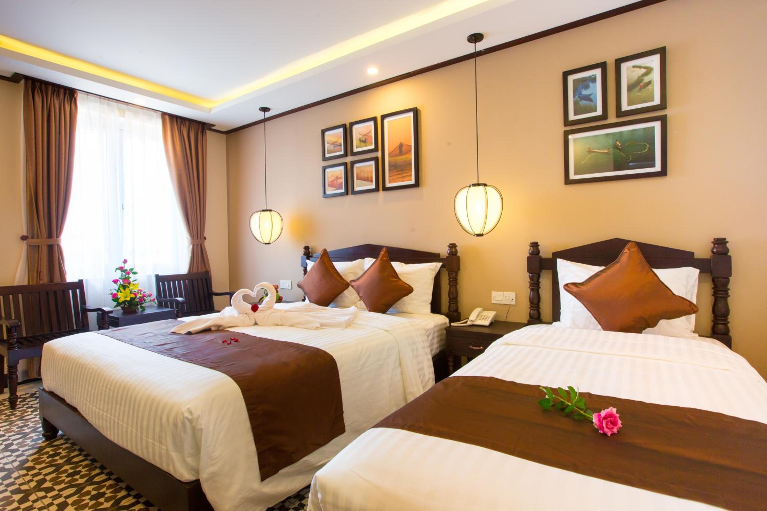 Golden Bell Backpacker Hotel & Pool Bar