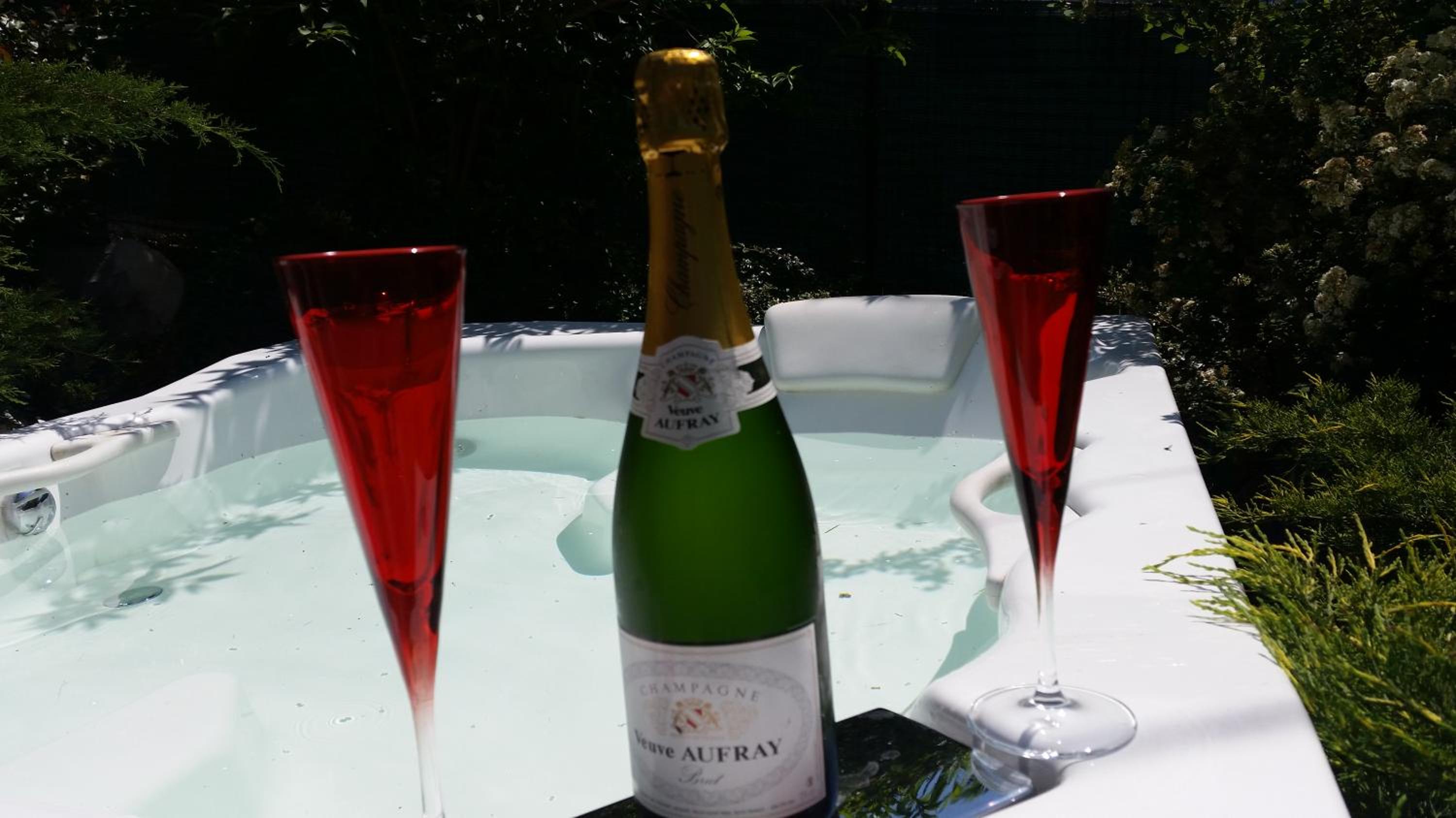 Hotel Lovely House with Two Jacuzzi - Image 1