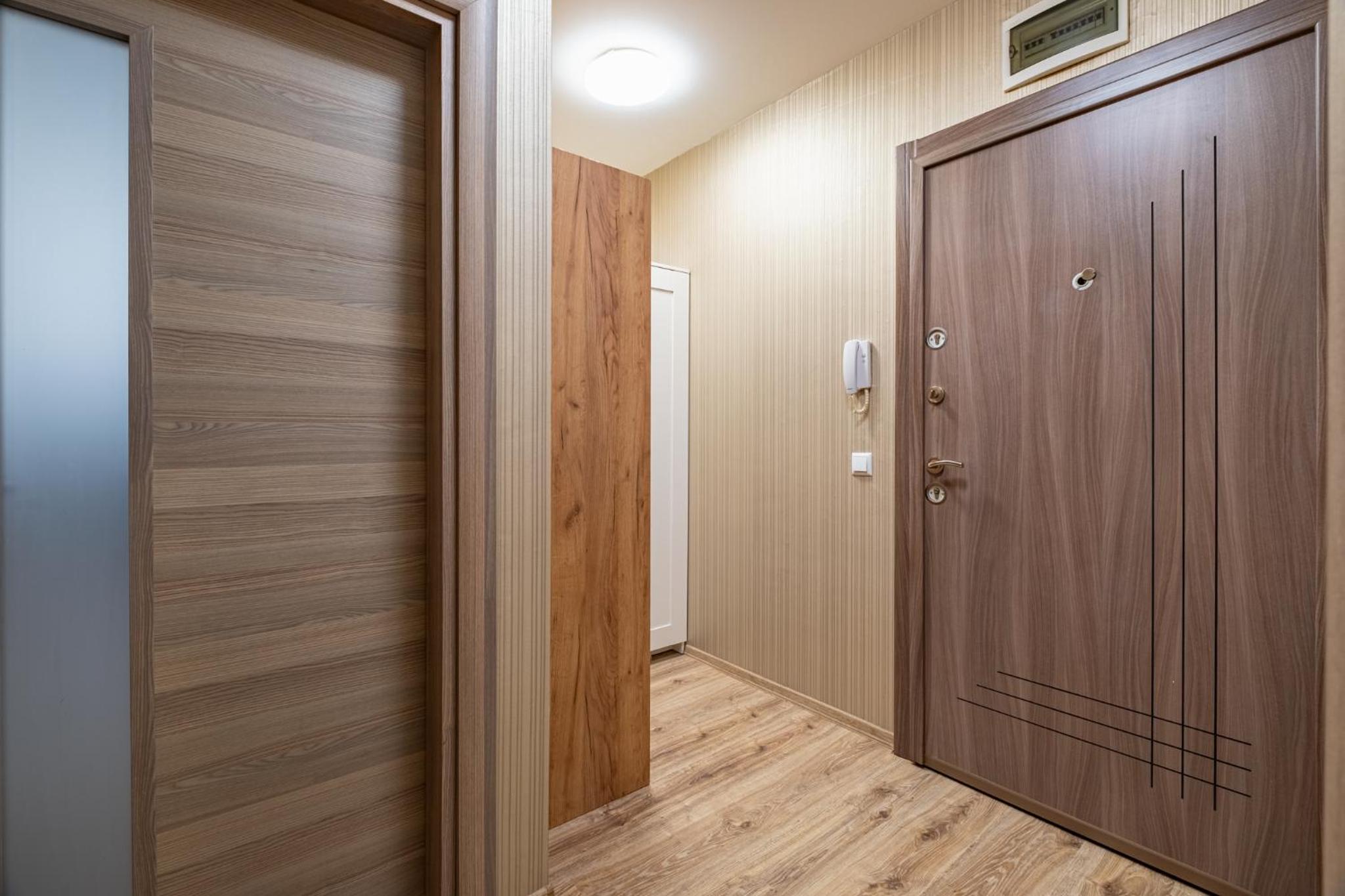 Stylish Apartment with Free Public Parking