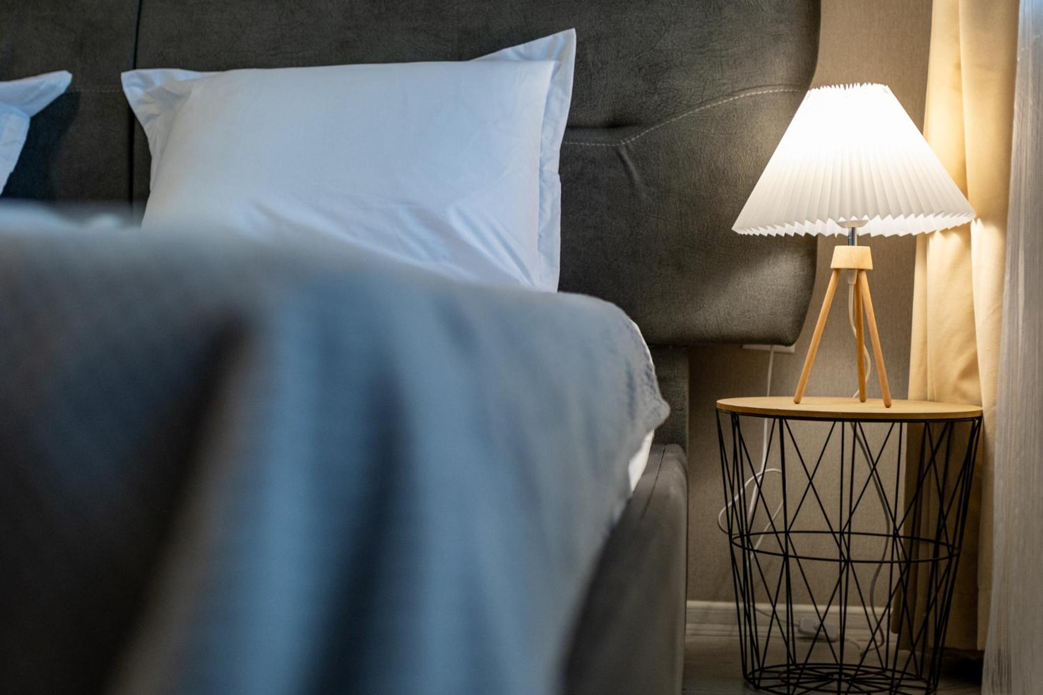Stylish Apartment with Free Public Parking
