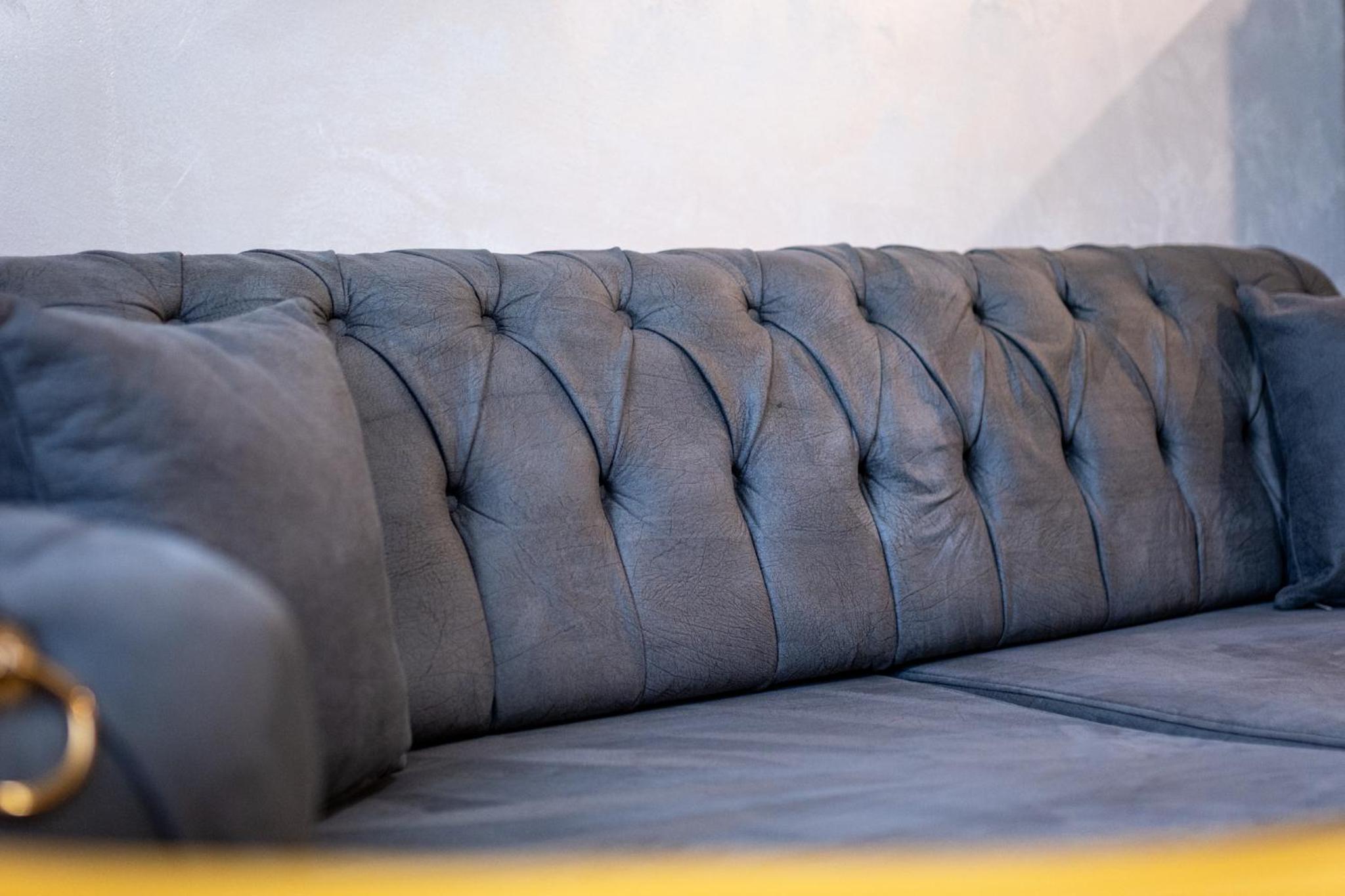 Stylish Apartment with Free Public Parking