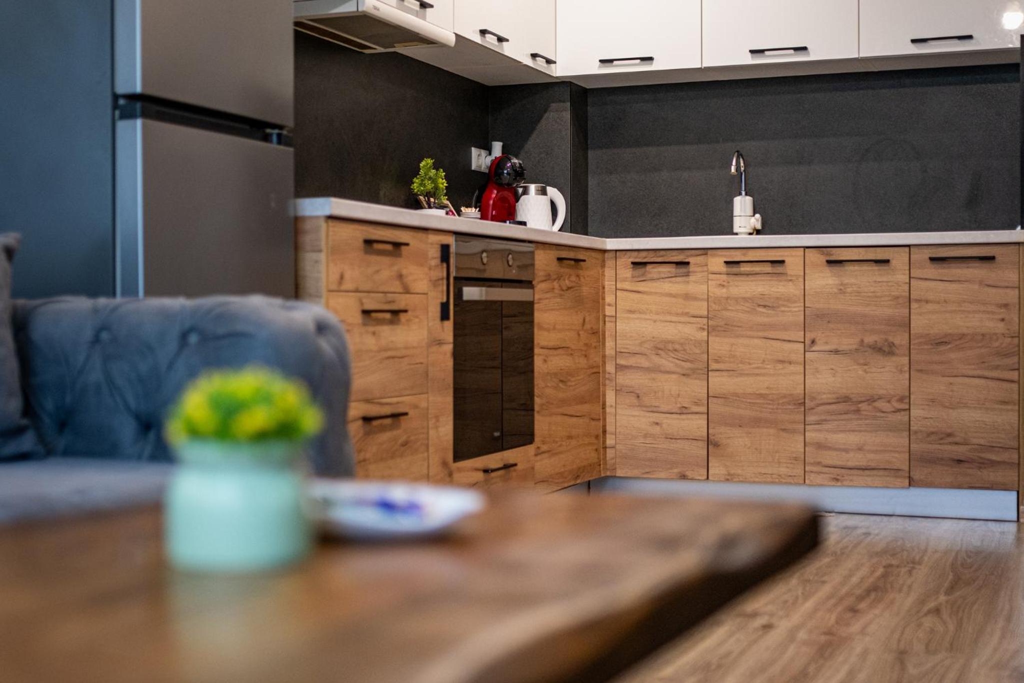 Stylish Apartment with Free Public Parking
