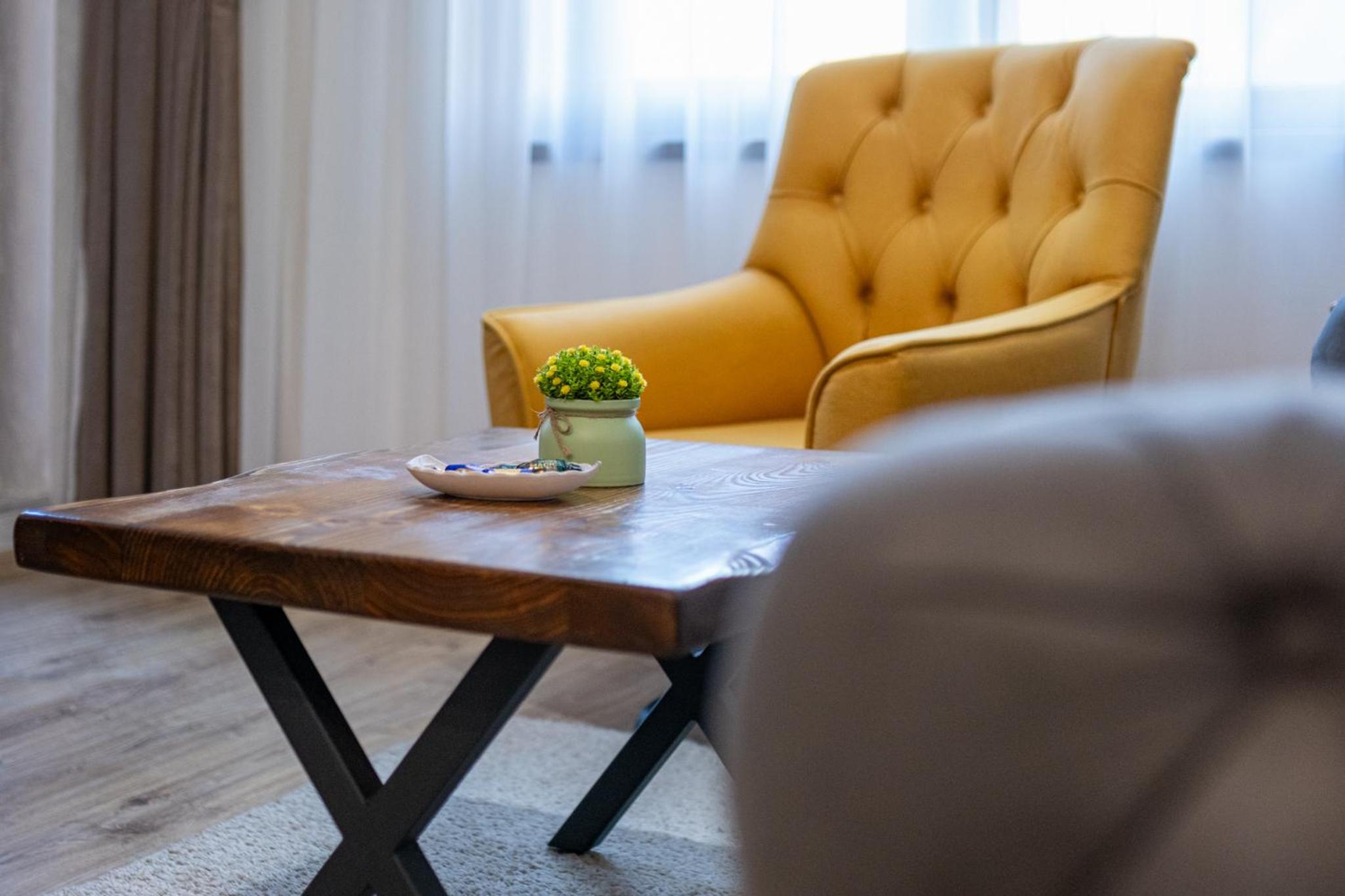 Stylish Apartment with Free Public Parking