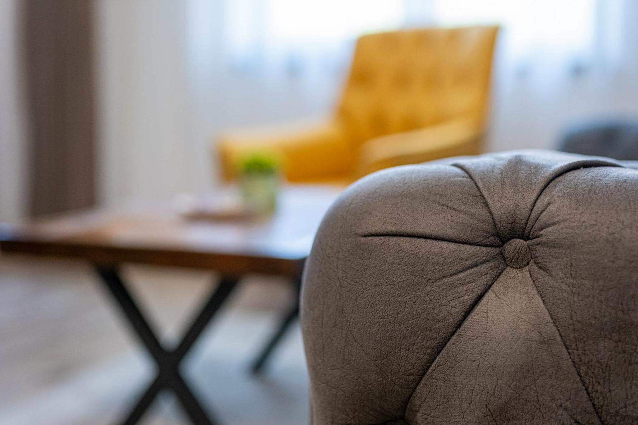 Stylish Apartment with Free Public Parking