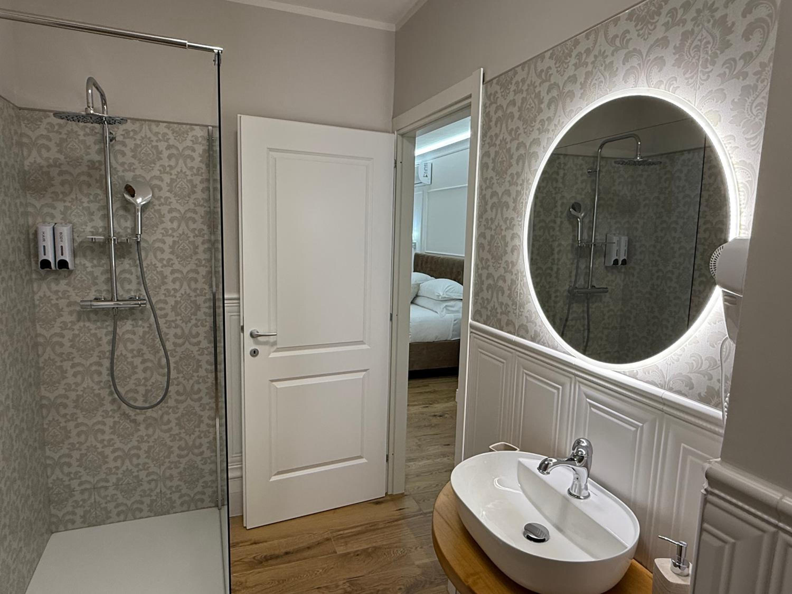 Emy Suites