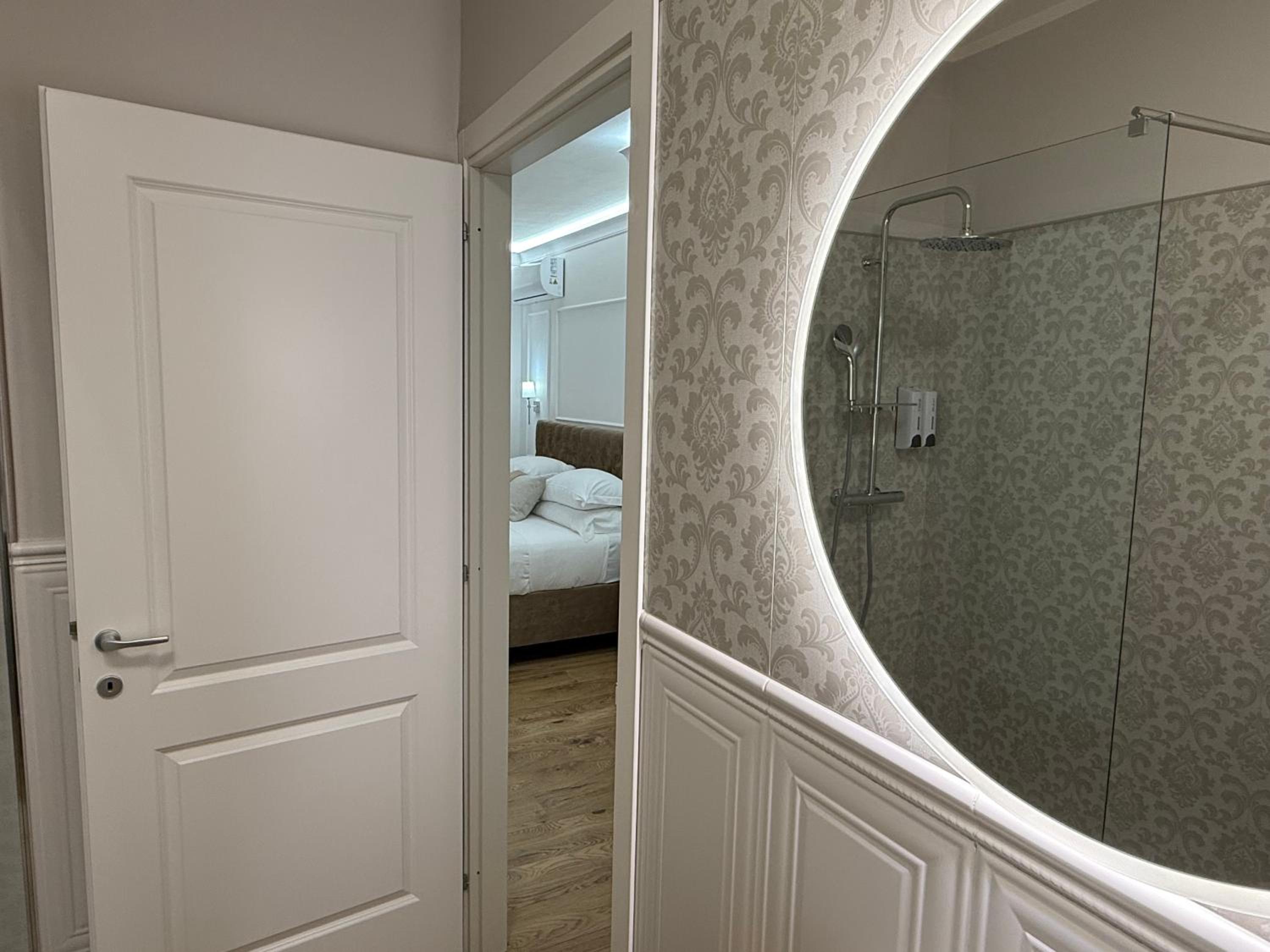 Emy Suites