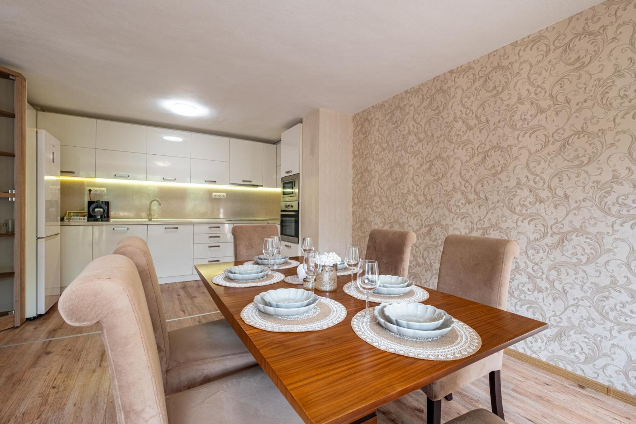 Top Location 3 Bedroom Apartment Next to the Beach
