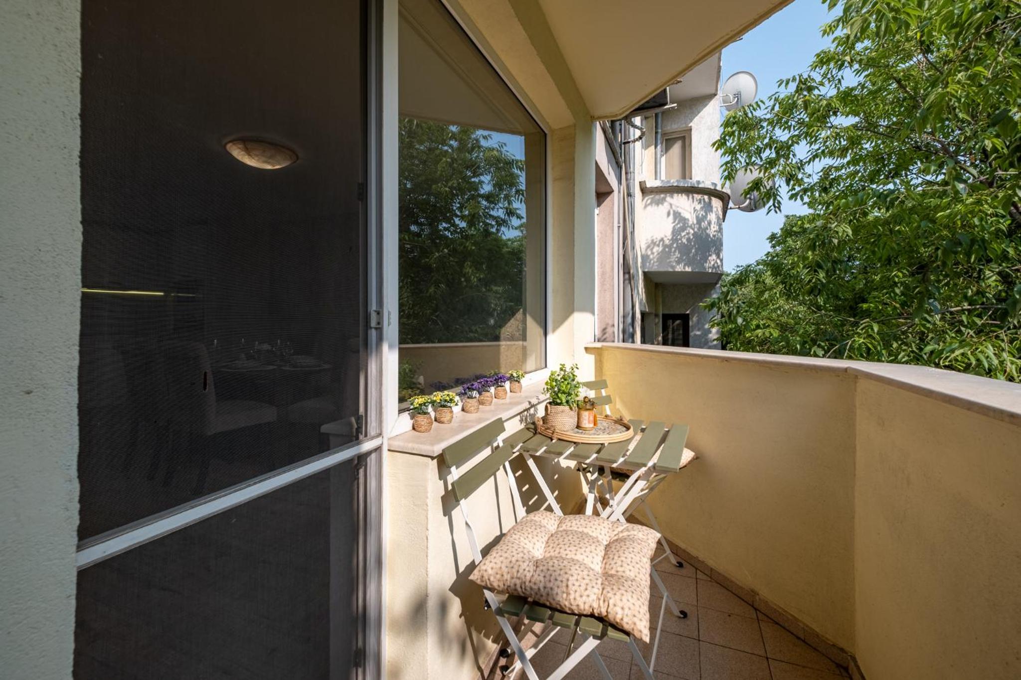 Top Location 3 Bedroom Apartment Next to the Beach