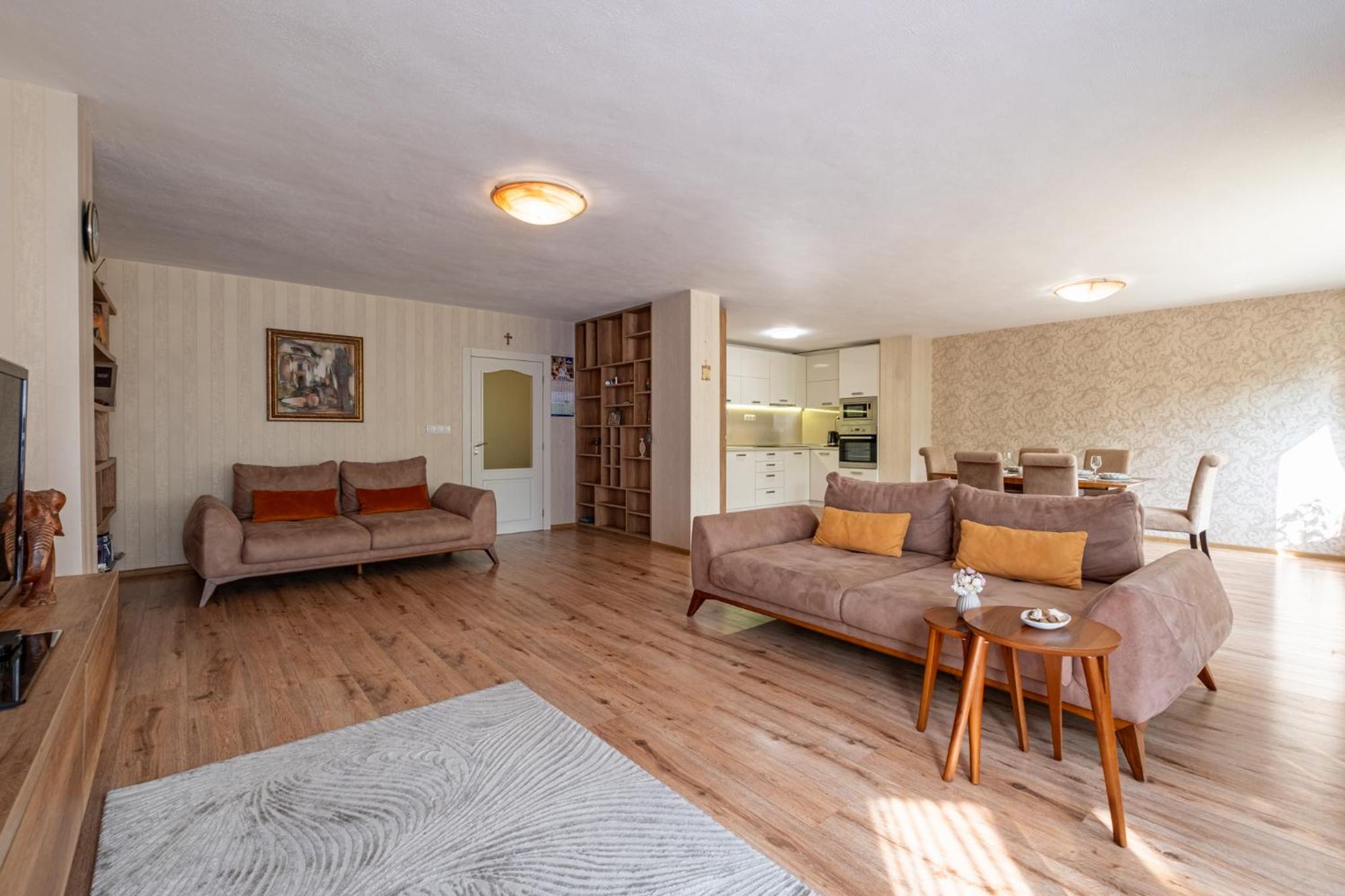 Top Location 3 Bedroom Apartment Next to the Beach