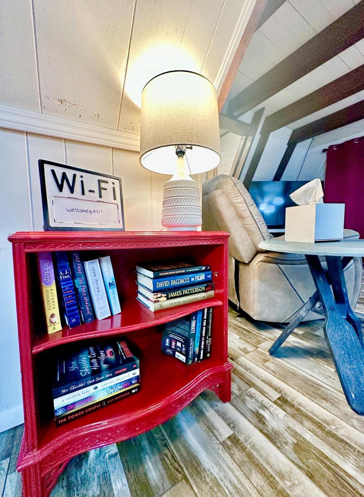 Kentucky Lake Family Cabin! Pet Friendly
