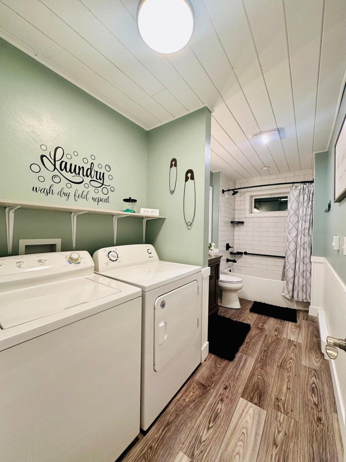 Kentucky Lake Family Cabin! Pet Friendly