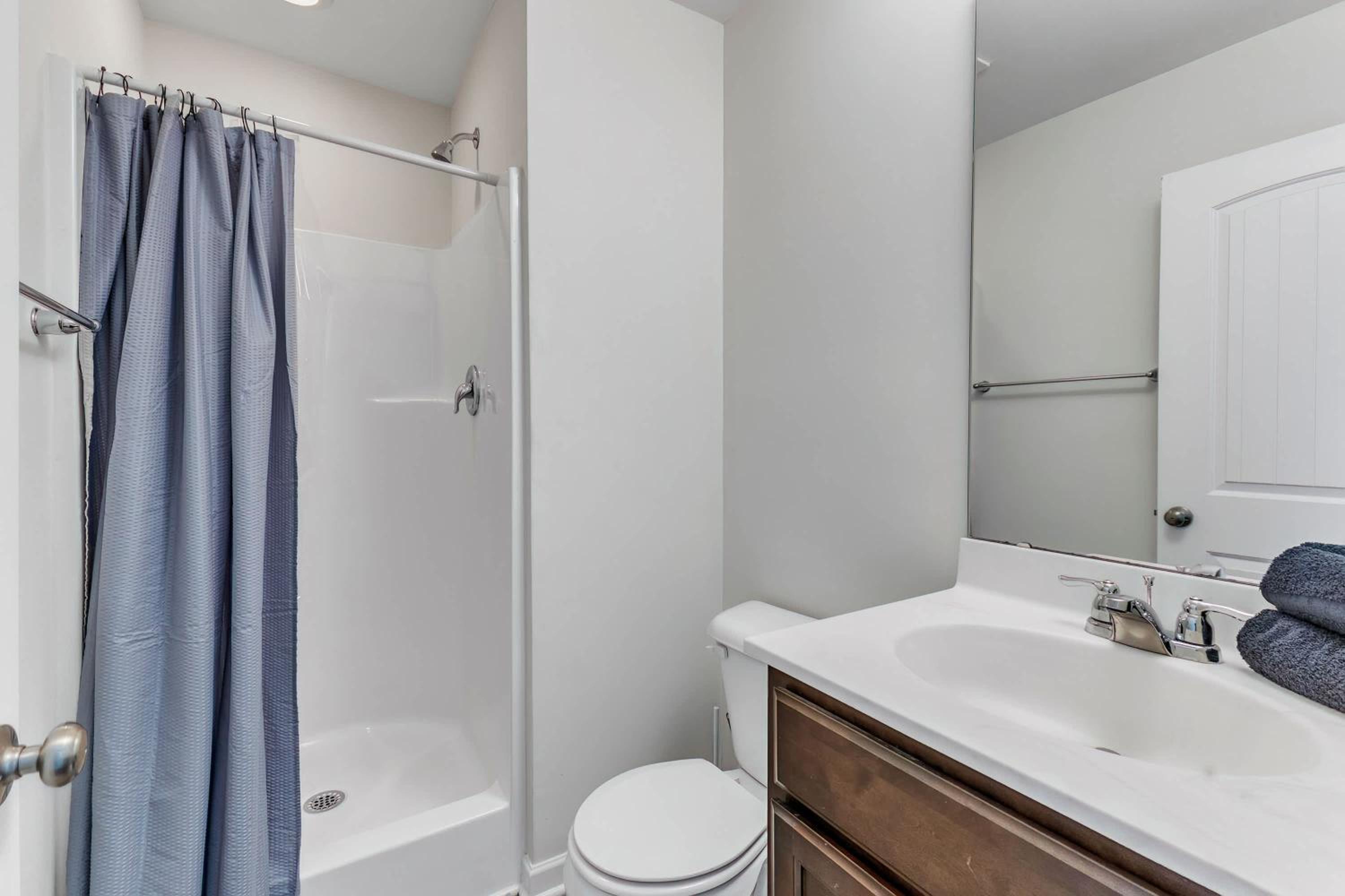 Upscale King 3BR Townhouse Mins to Downtown!
