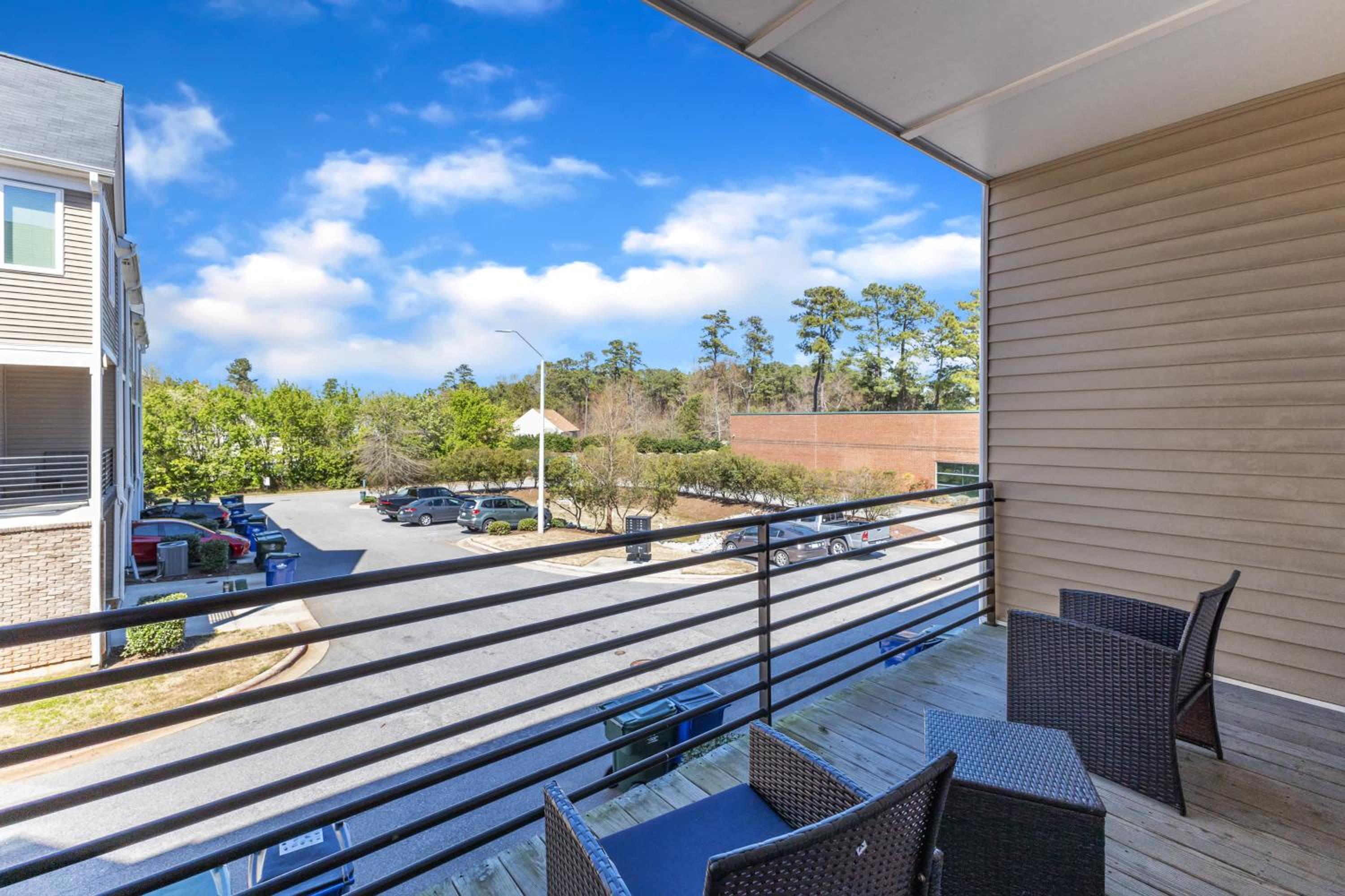Upscale King 3BR Townhouse Mins to Downtown!