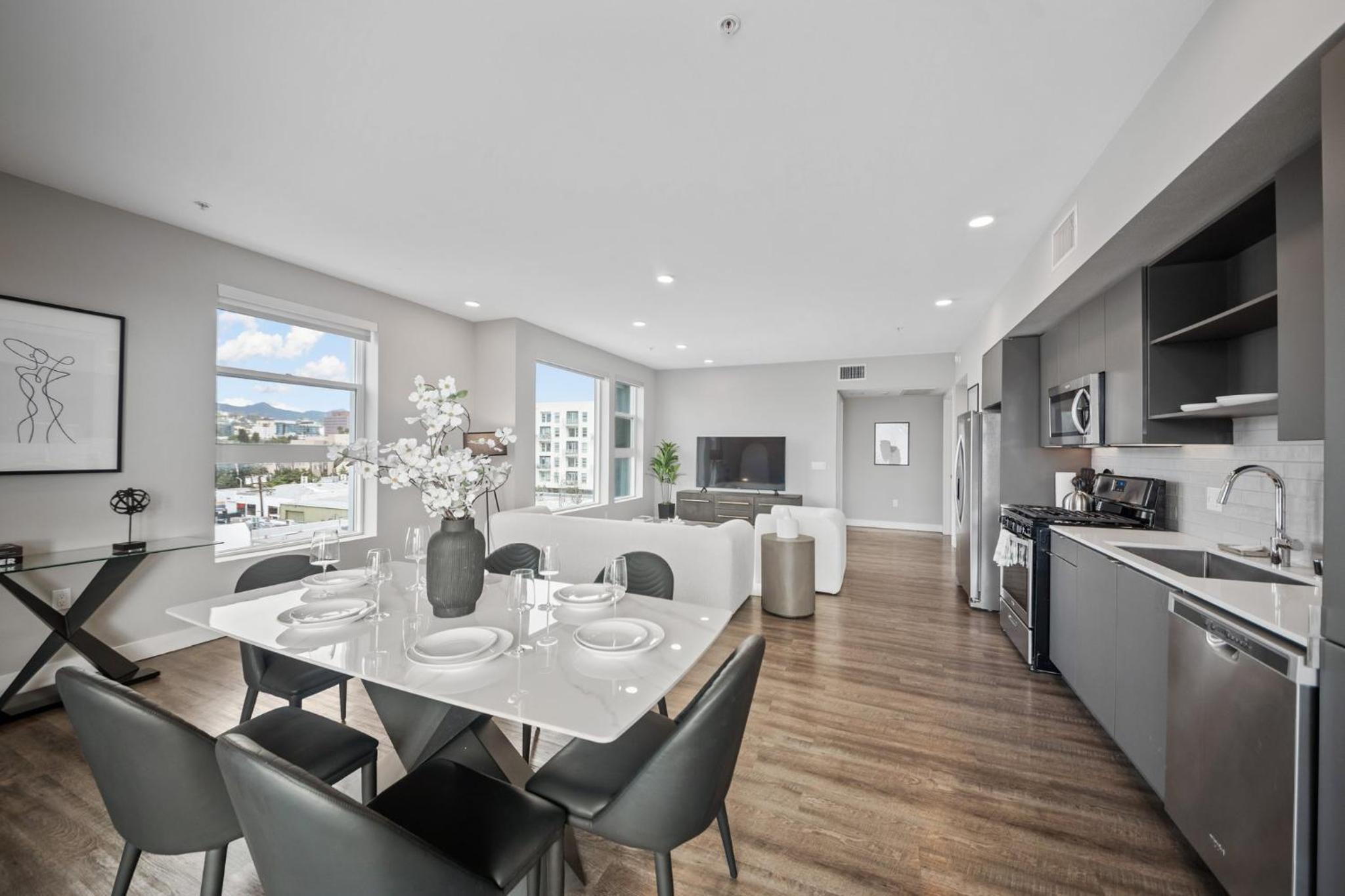 Modern Luxury Oasis in WEHO Hollywood Sign Views