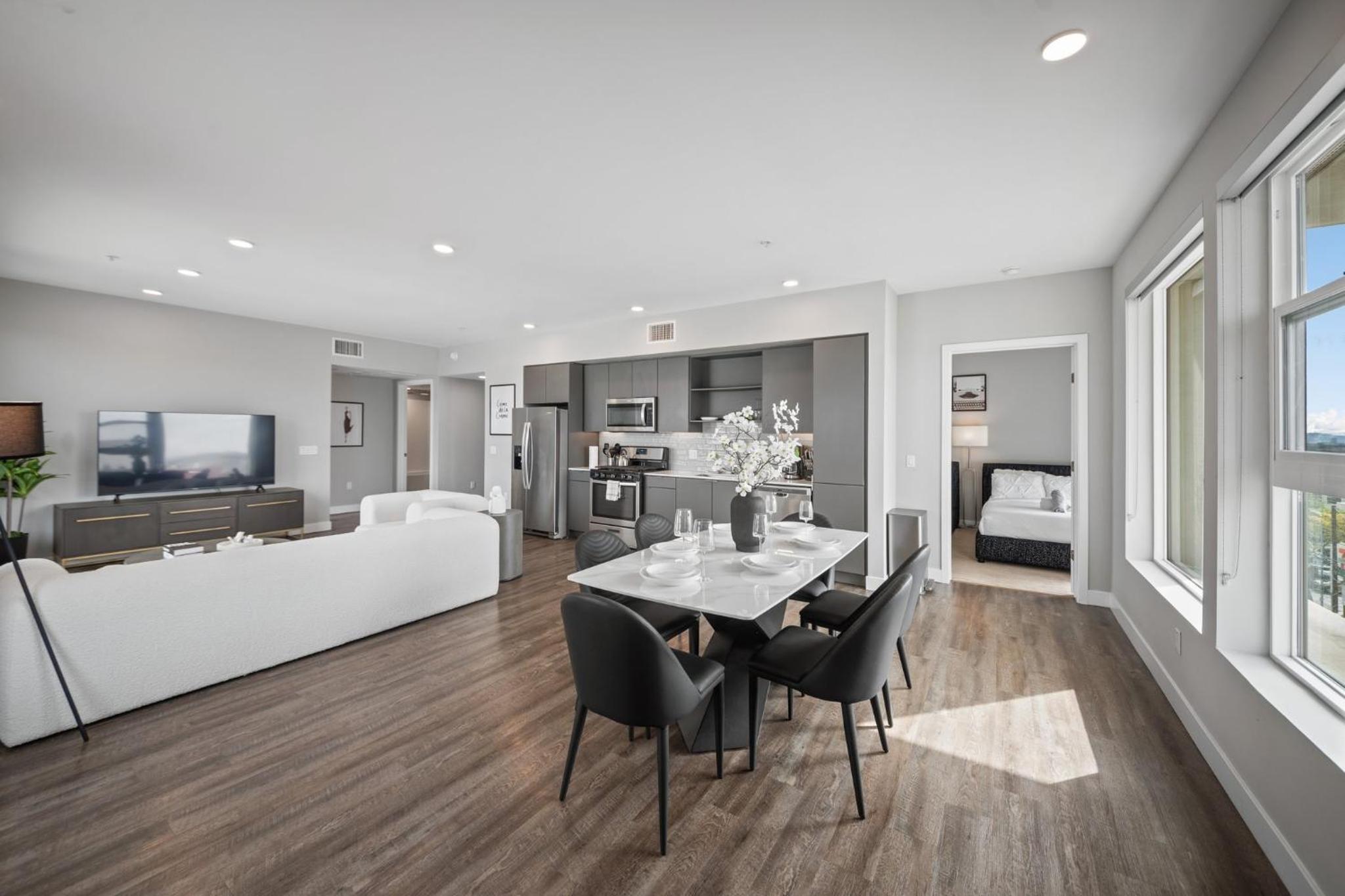 Modern Luxury Oasis in WEHO Hollywood Sign Views