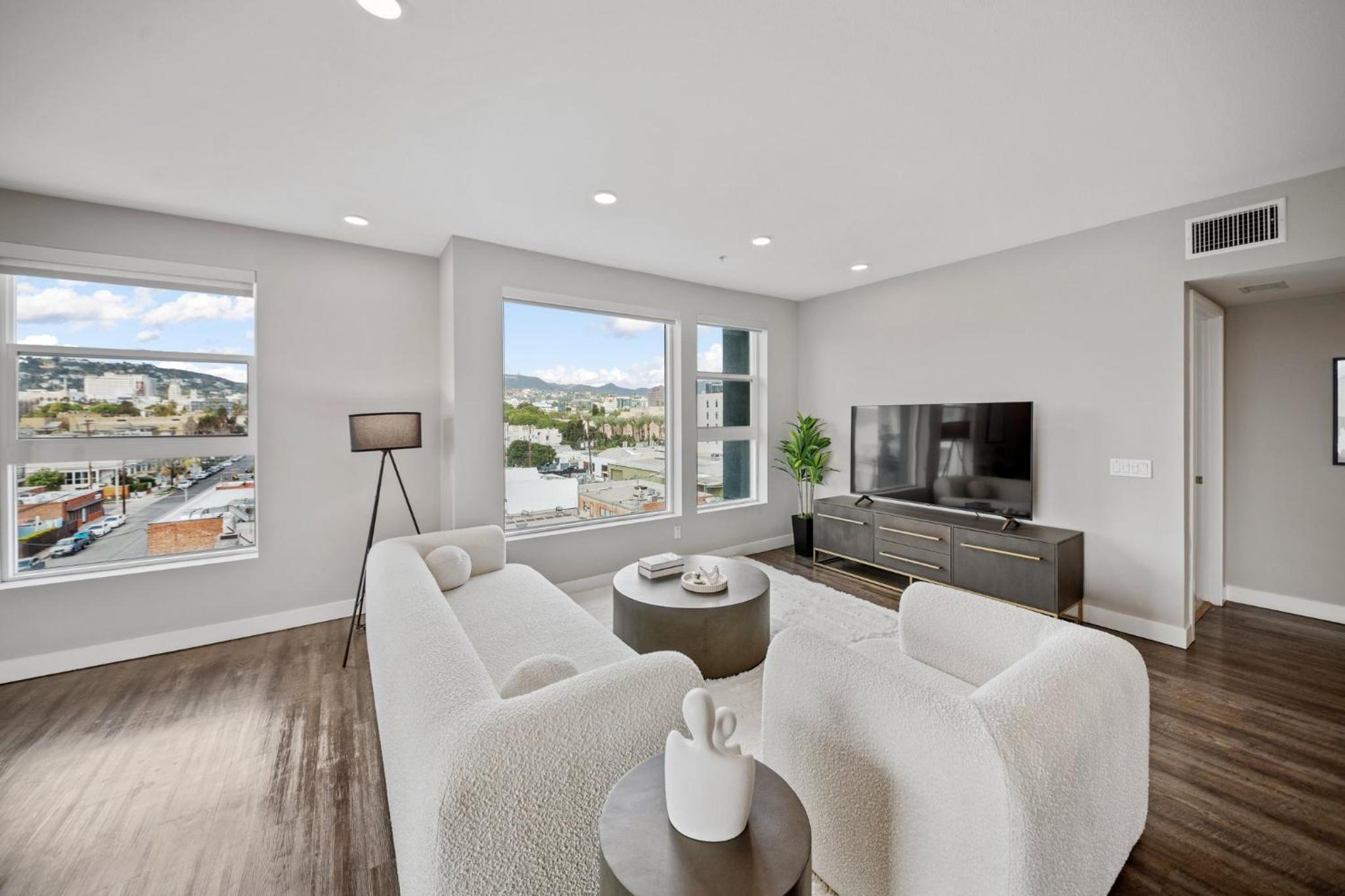 Modern Luxury Oasis in WEHO Hollywood Sign Views