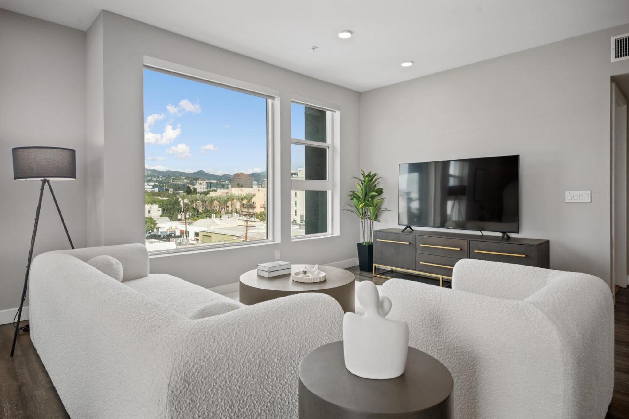 Modern Luxury Oasis in WEHO Hollywood Sign Views