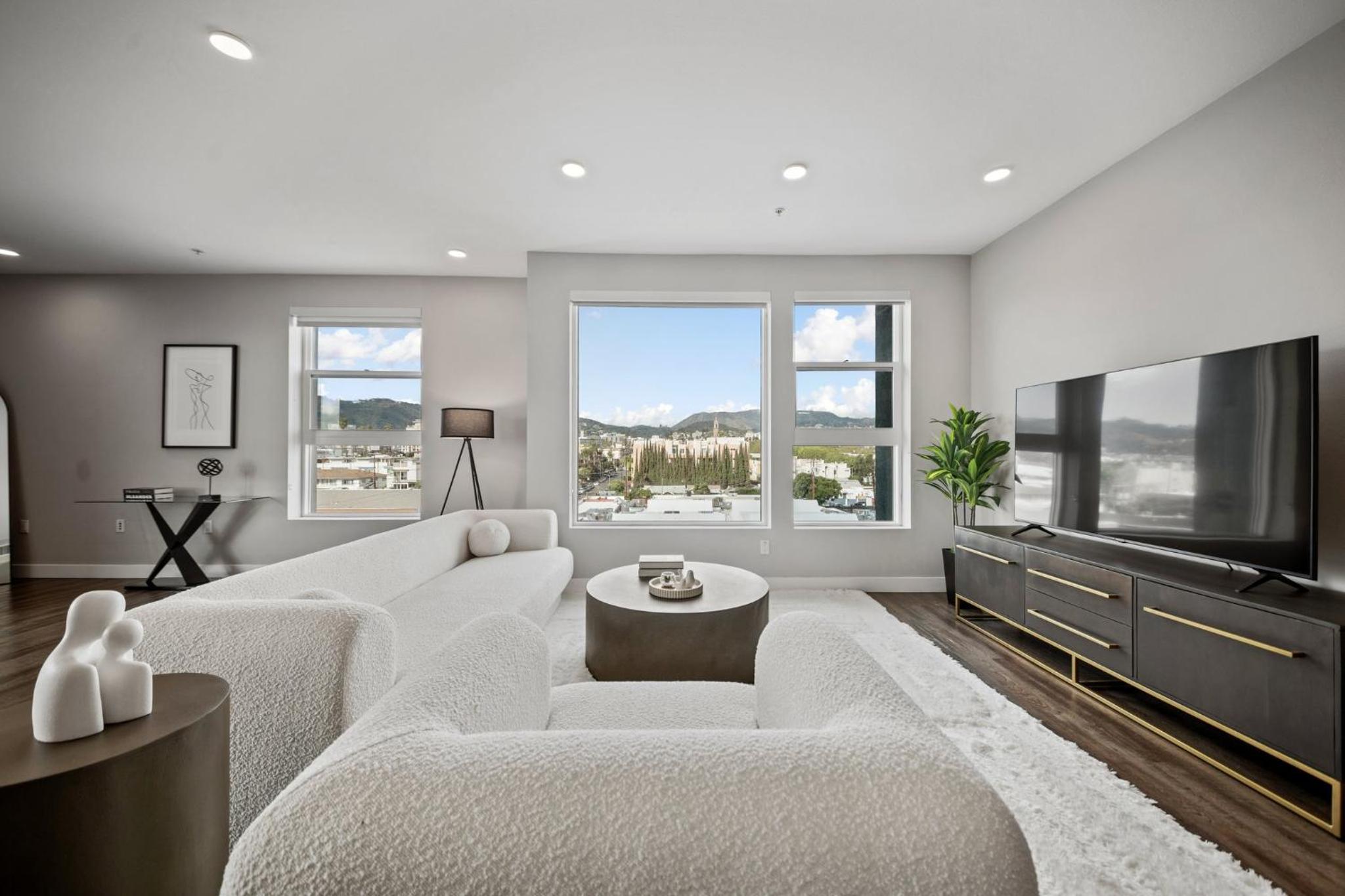 Modern Luxury Oasis in WEHO Hollywood Sign Views