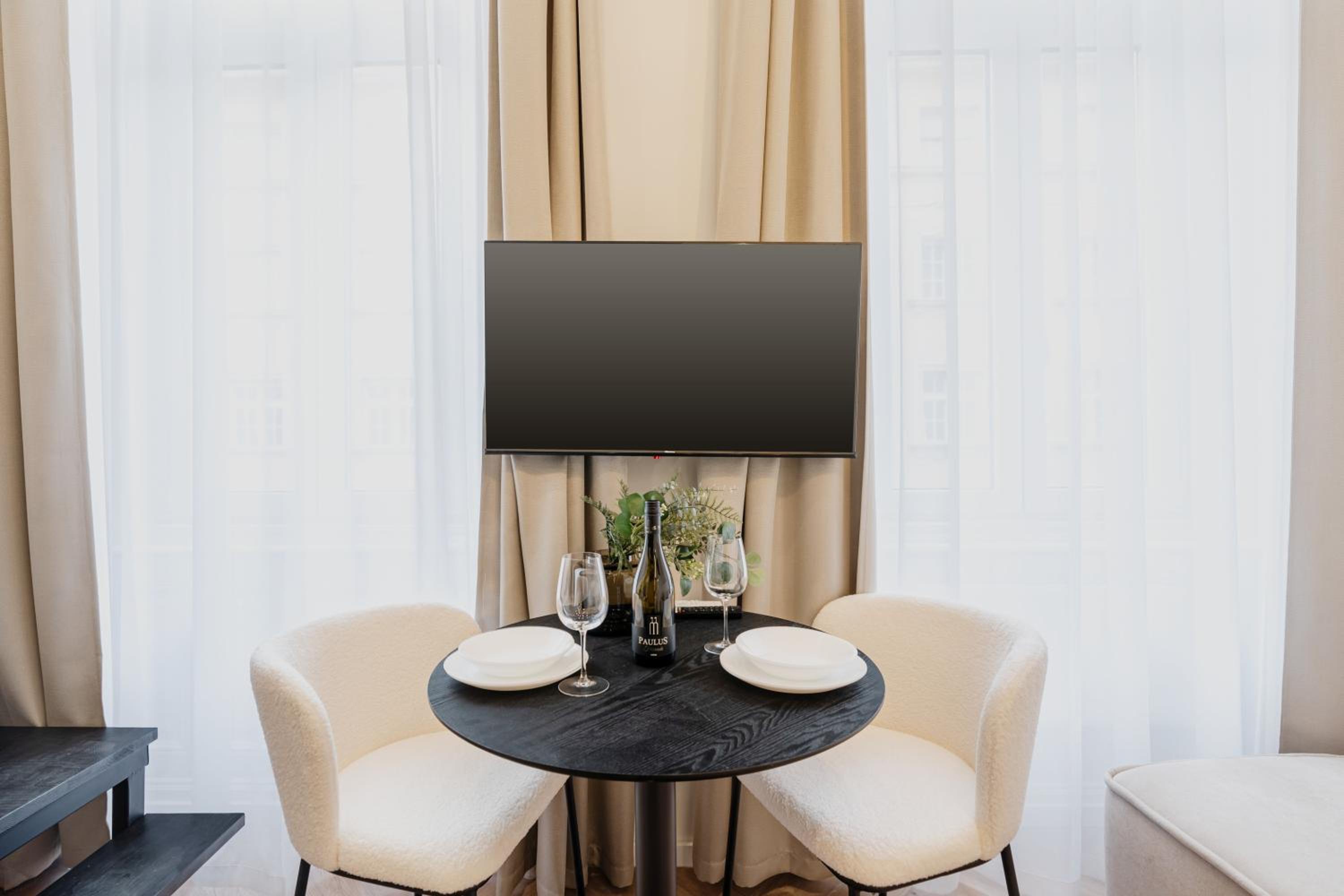E22 - Boutique Apartments, Best Location by BQA
