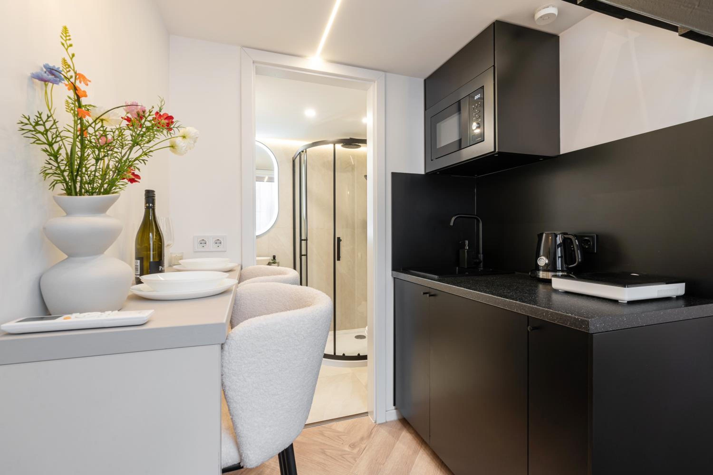 E22 - Boutique Apartments, Best Location by BQA