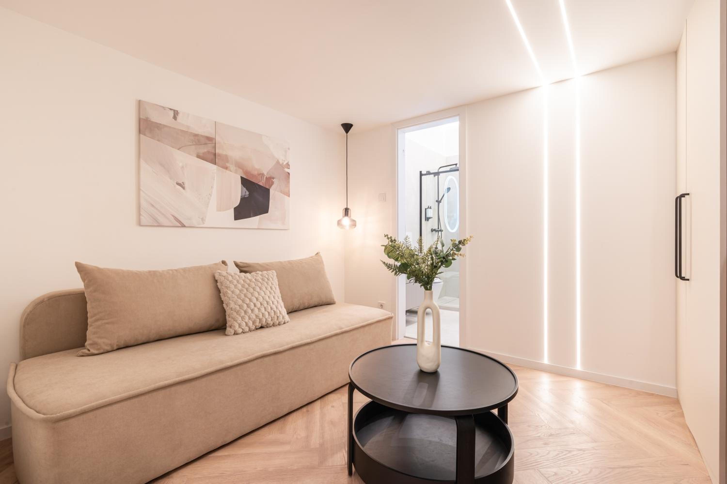 E22 - Boutique Apartments, Best Location by BQA