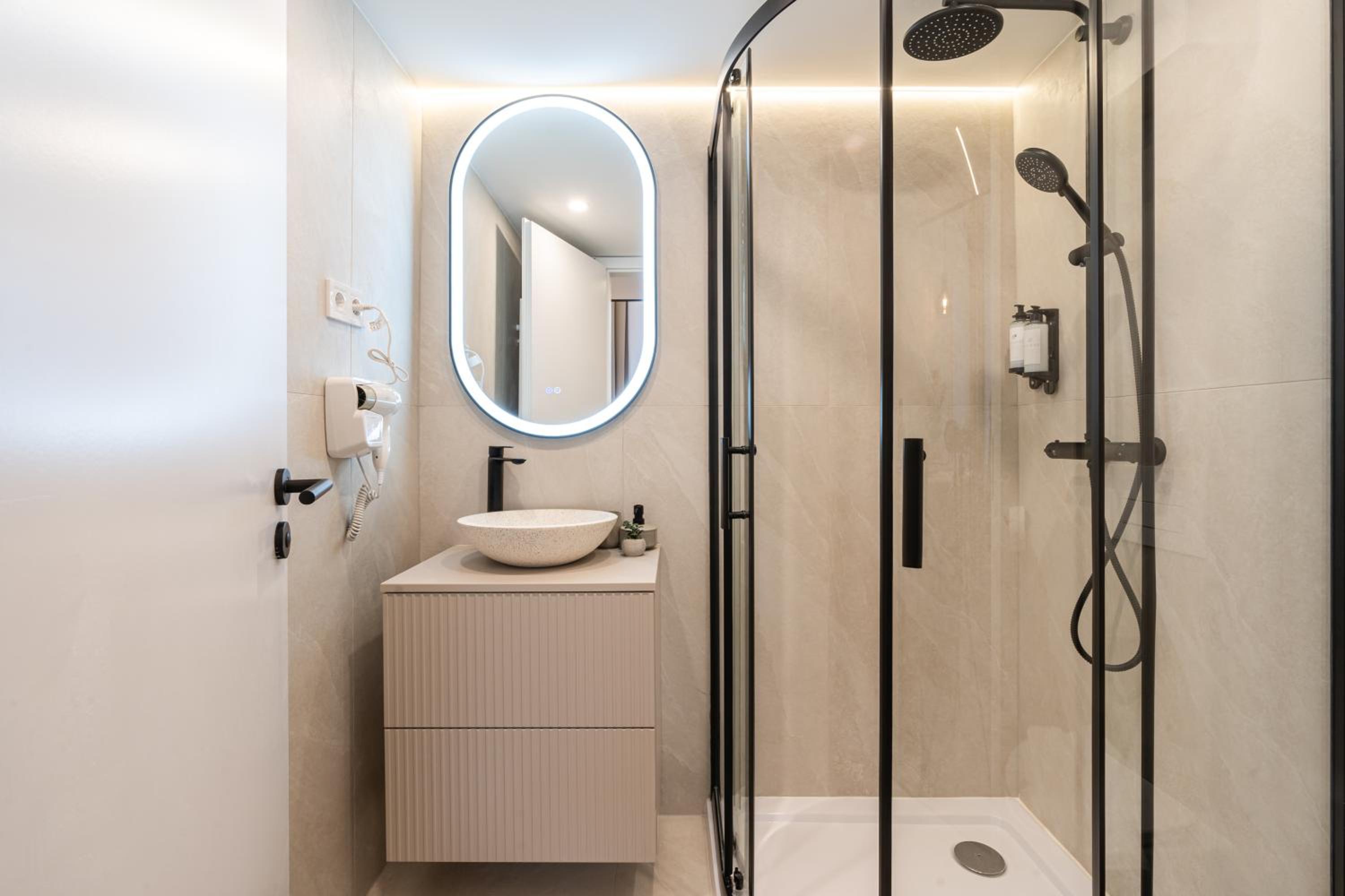 E22 - Boutique Apartments, Best Location by BQA