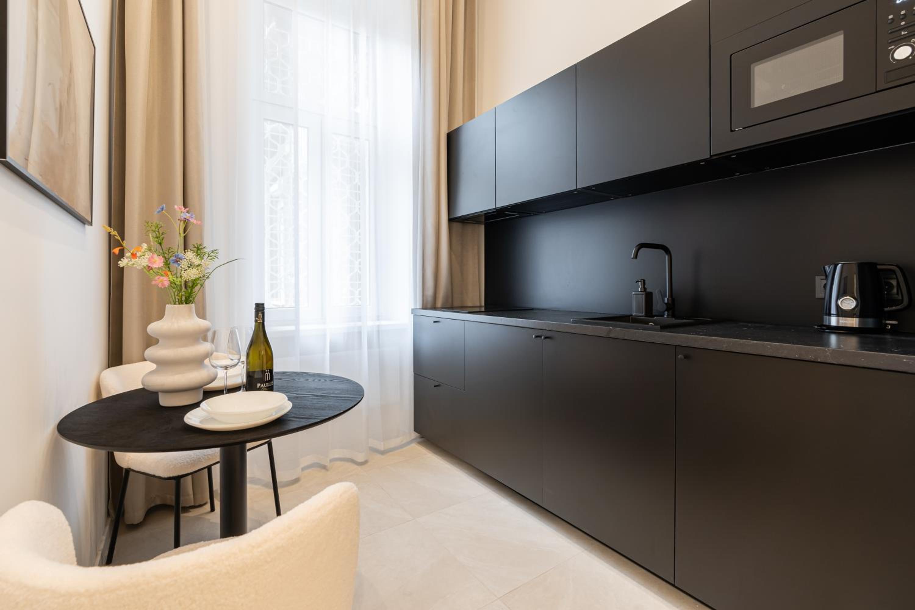 E22 - Boutique Apartments, Best Location by BQA