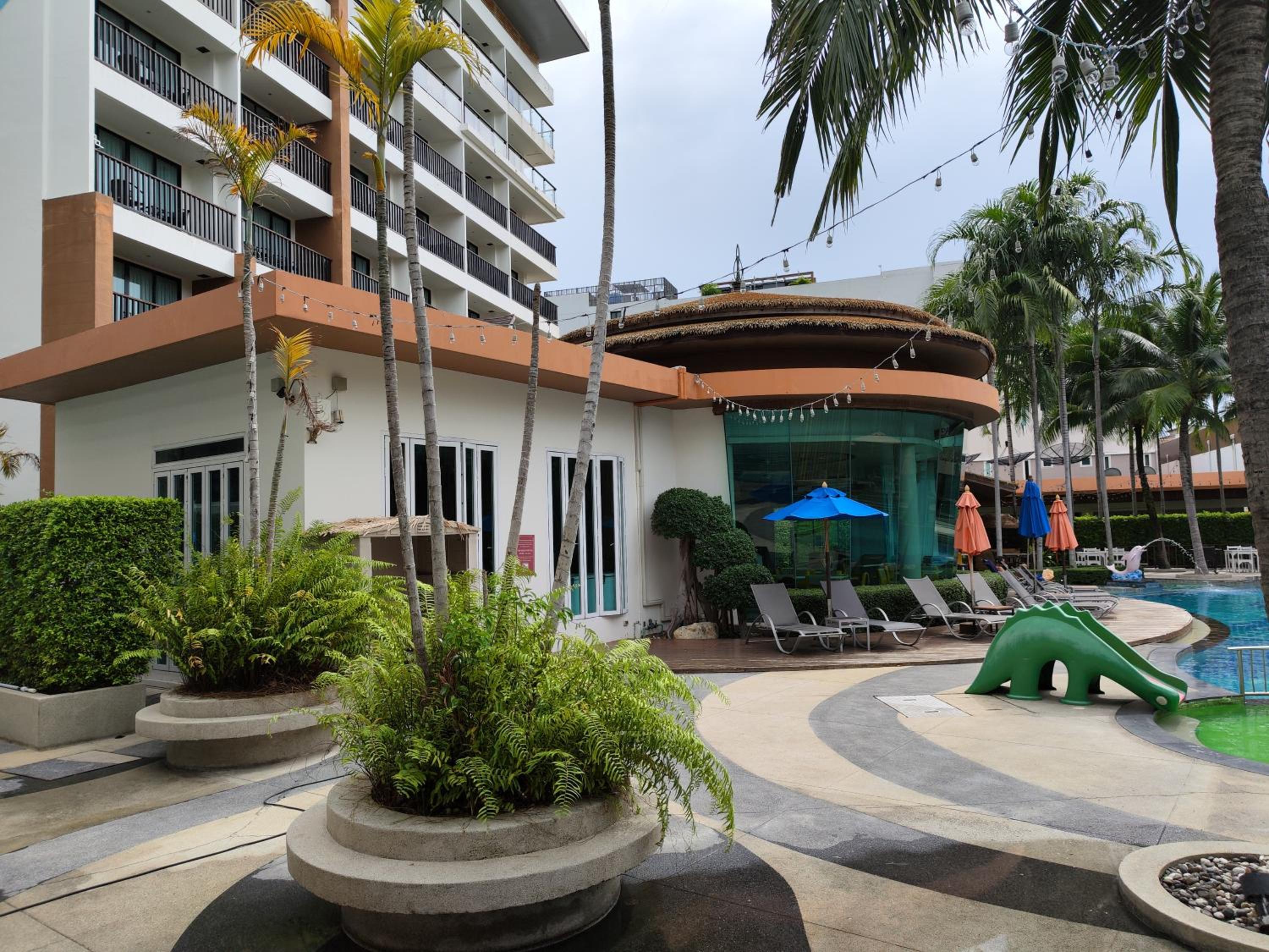 8 Floor - Mountain view Studio room at TBHR near Kata beach