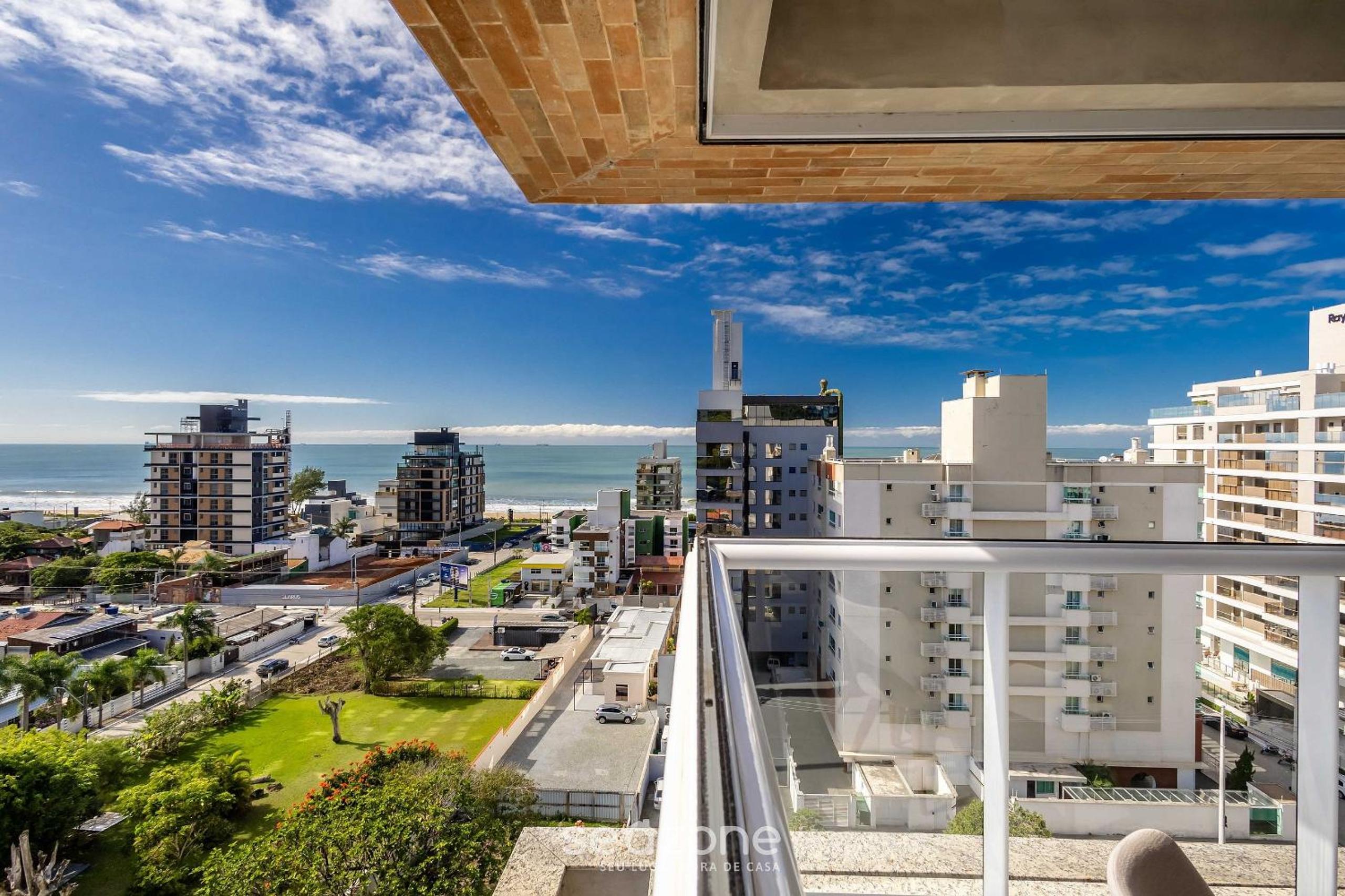 Sophisticated stay 200m from Praia Brava - EHI