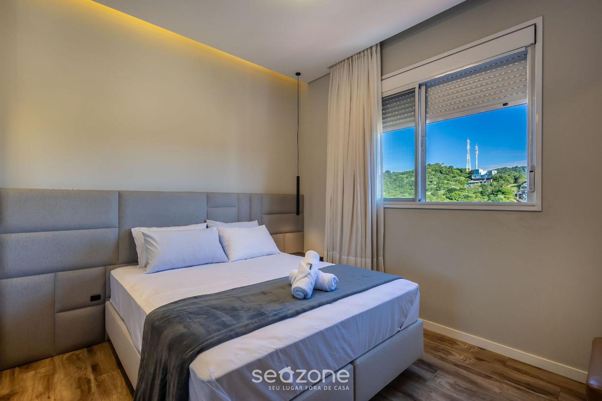 Sophisticated stay 200m from Praia Brava - EHI