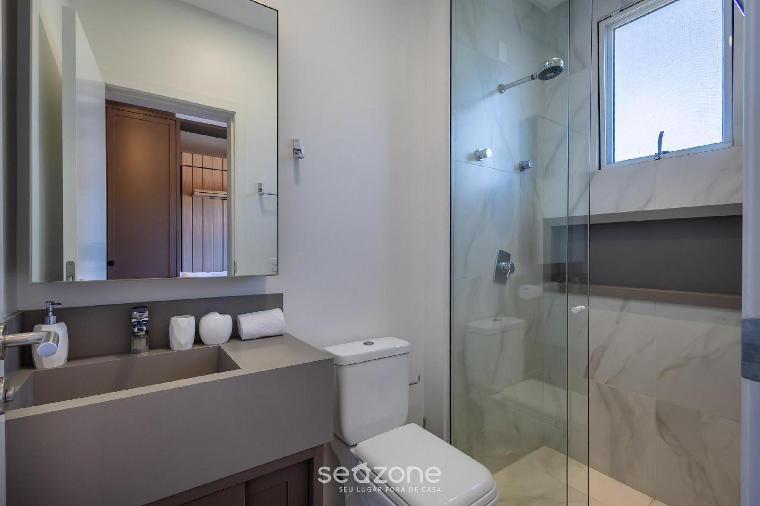 Sophisticated stay 200m from Praia Brava - EHI