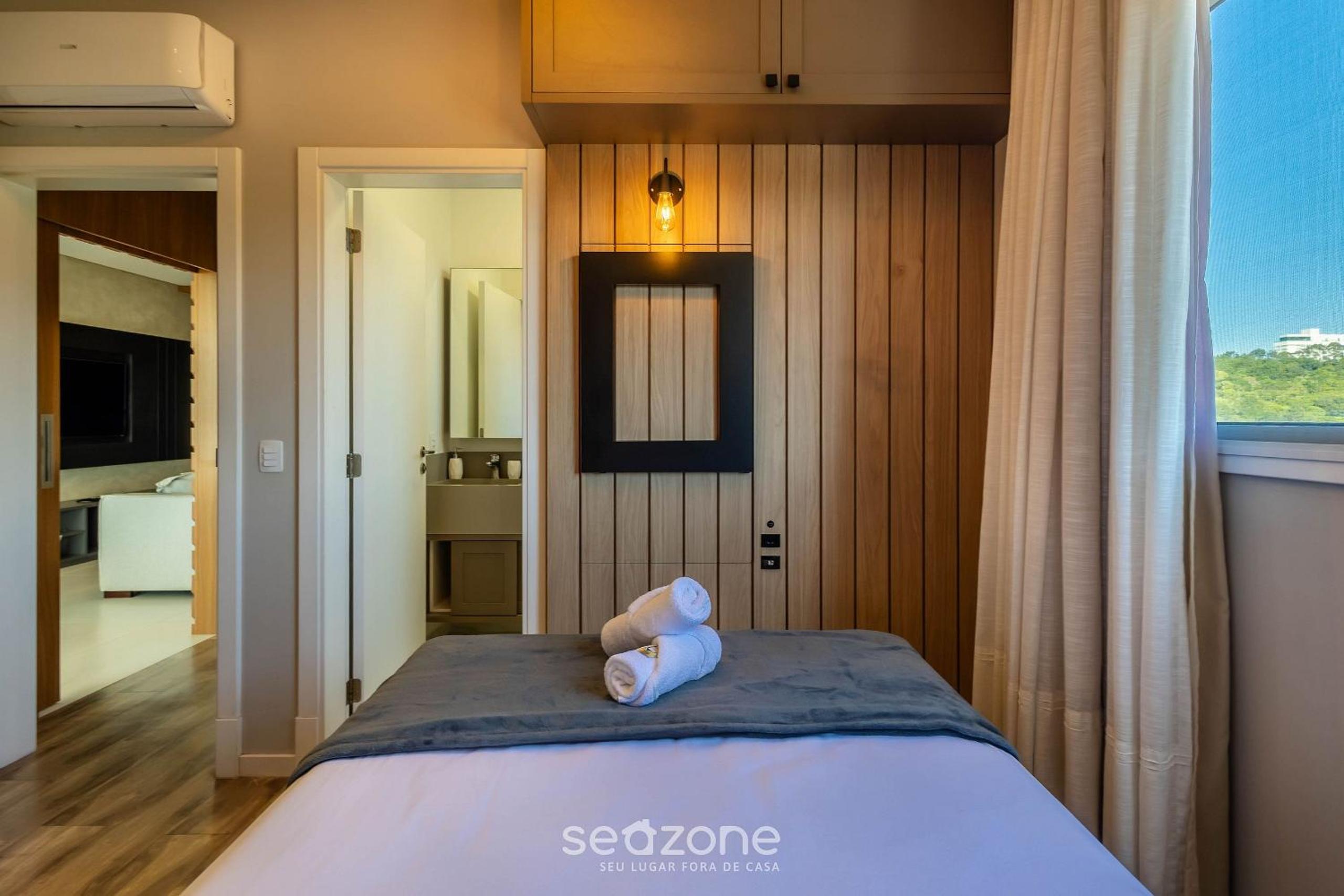 Sophisticated stay 200m from Praia Brava - EHI