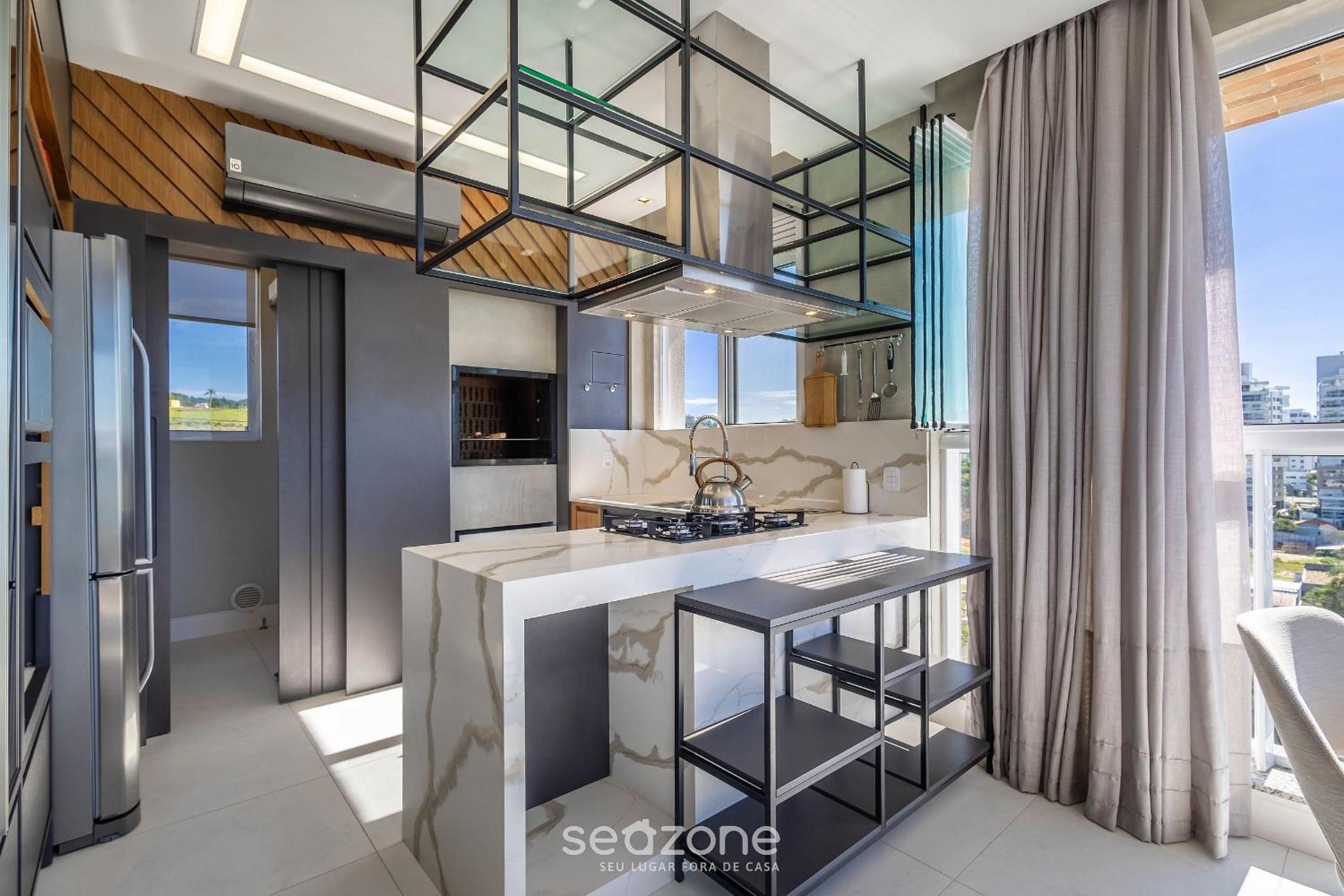 Sophisticated stay 200m from Praia Brava - EHI