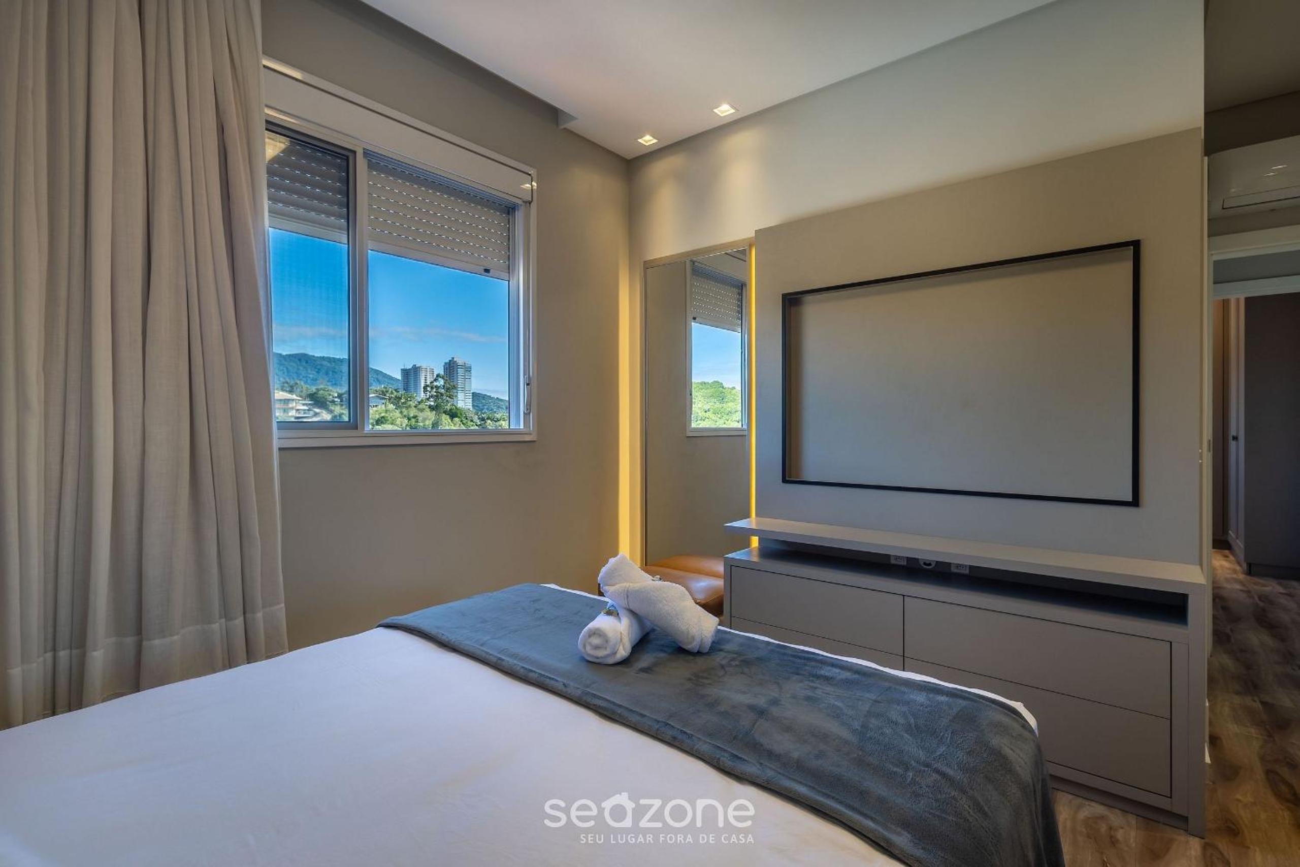 Sophisticated stay 200m from Praia Brava - EHI