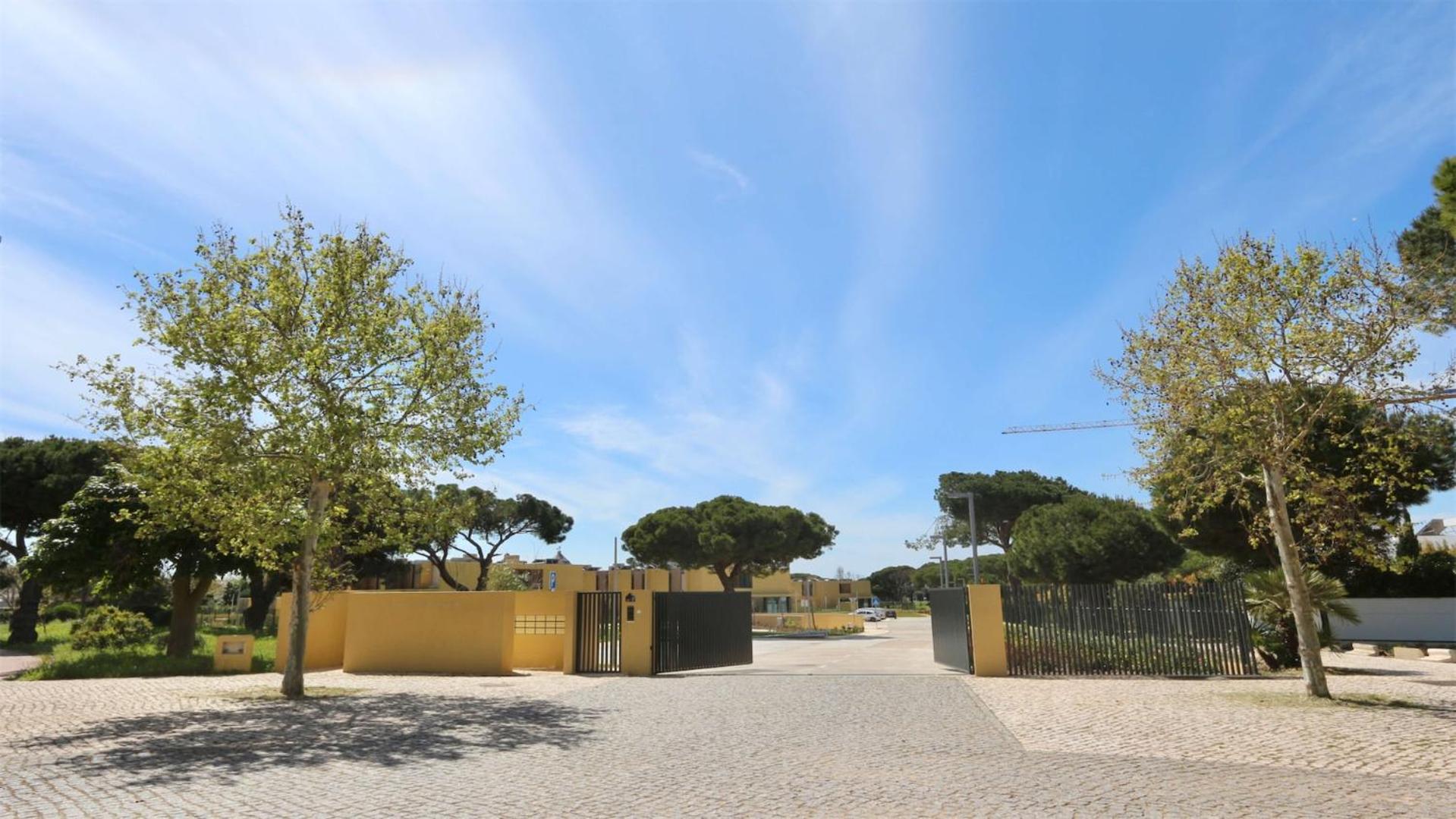 Villa Rimah, Sunny Algarve, Entire Villa 