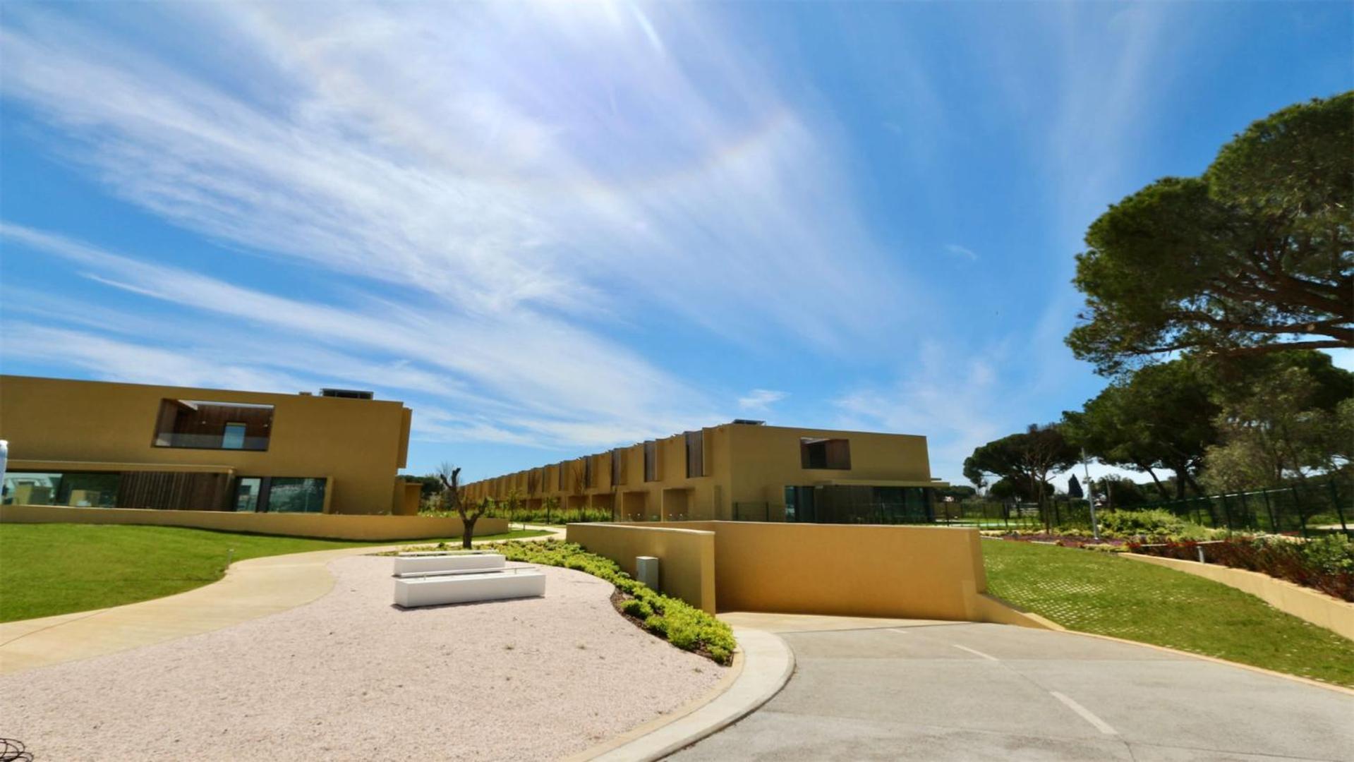 Villa Rimah, Sunny Algarve, Entire Villa 
