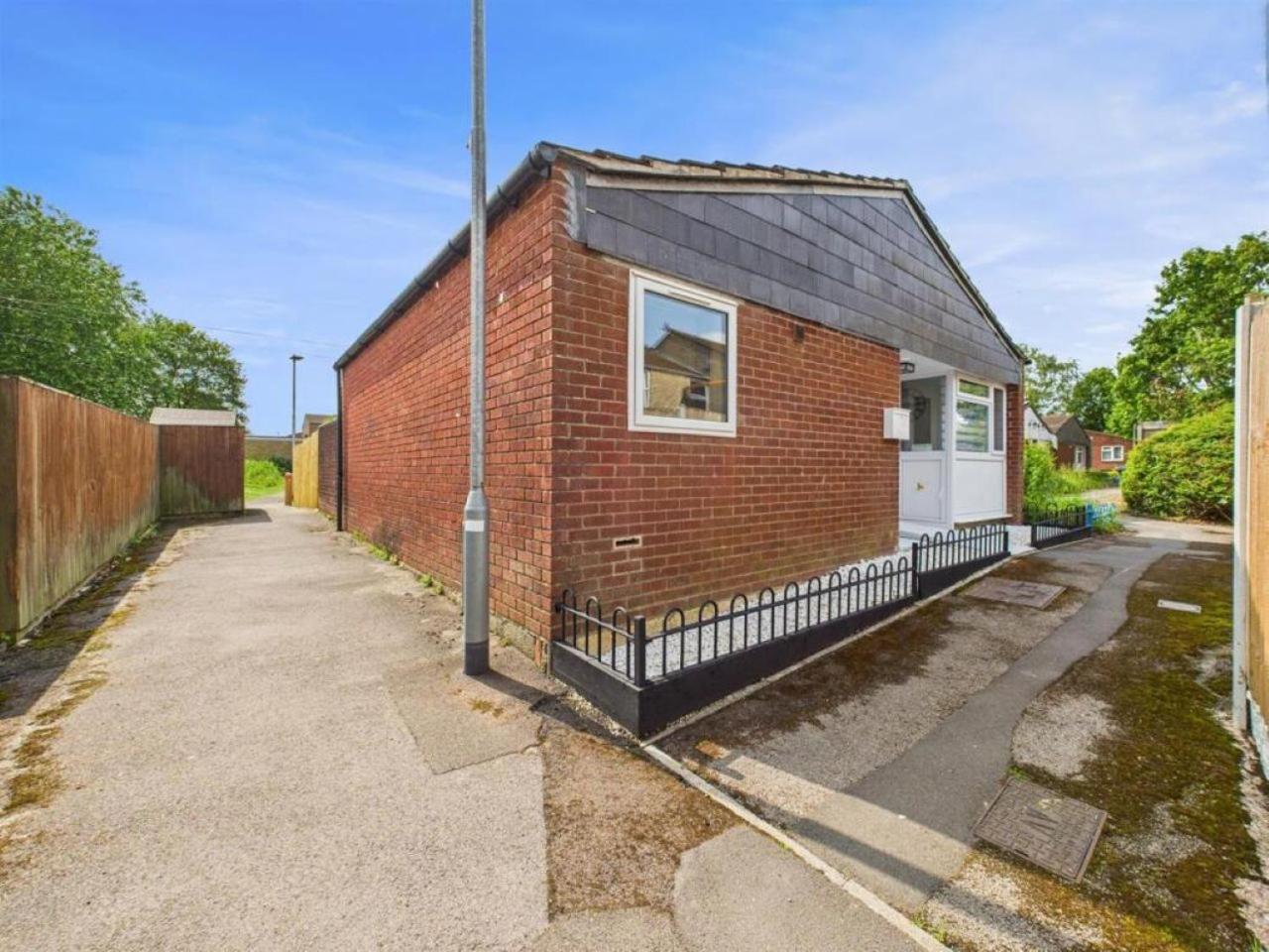 MODERN 2 BED BUNGALOW SLEEPS 4 Pet friendly