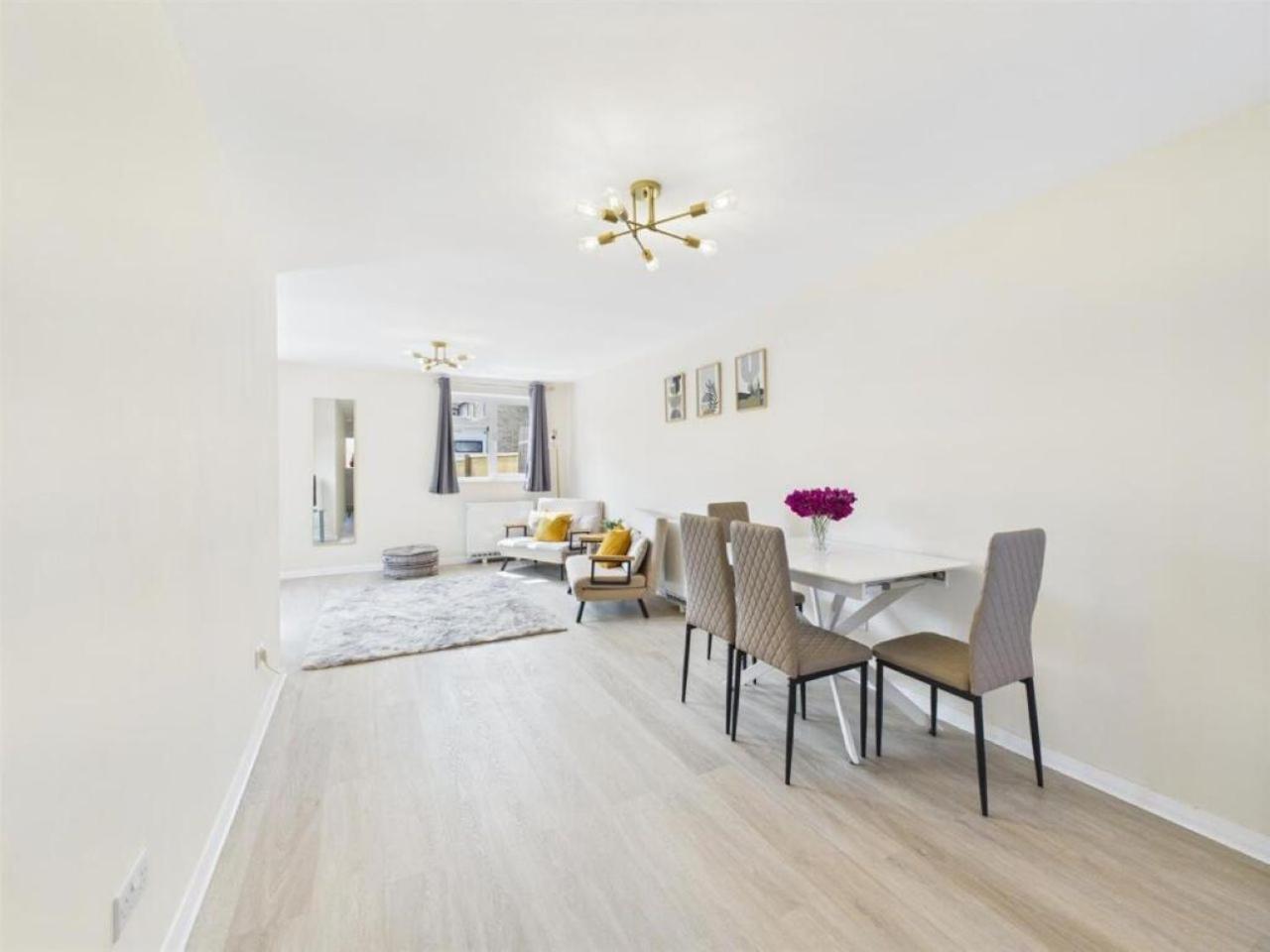 MODERN 2 BED BUNGALOW SLEEPS 4 Pet friendly