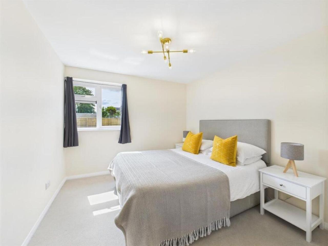 MODERN 2 BED BUNGALOW SLEEPS 4 Pet friendly