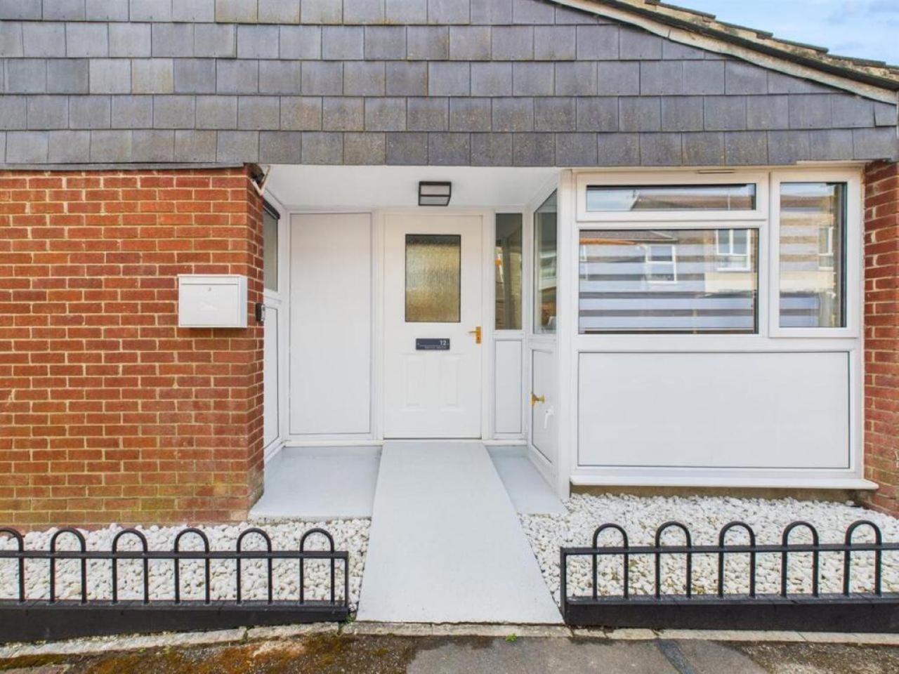 MODERN 2 BED BUNGALOW SLEEPS 4 Pet friendly