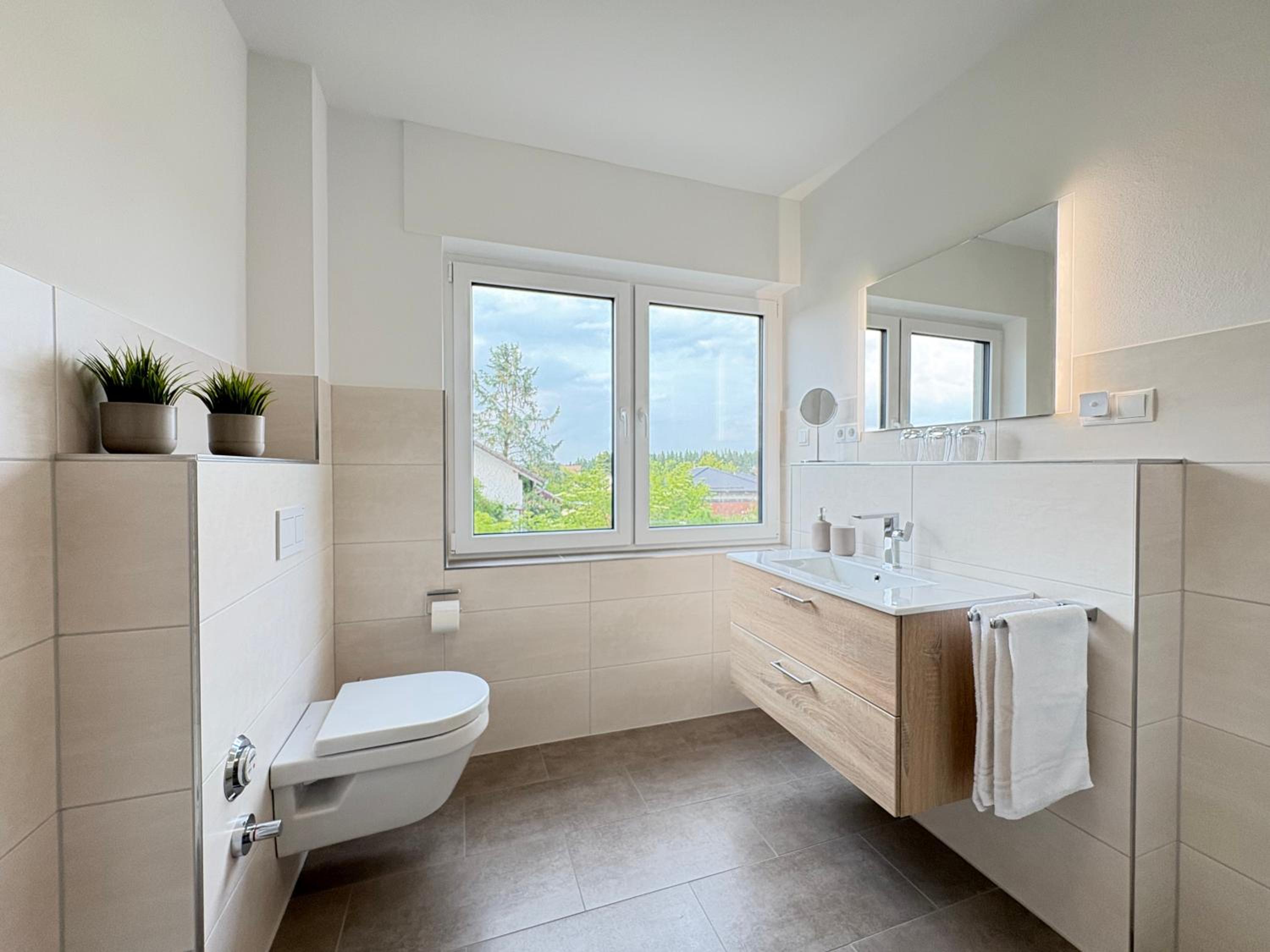 Familien-Apartment Bodanum für 4 Personen - mit eigener Terrasse - naturnahe Ortsrandlage - Arbeitsplatz mit VDSL - 10 min zum Nürburgring