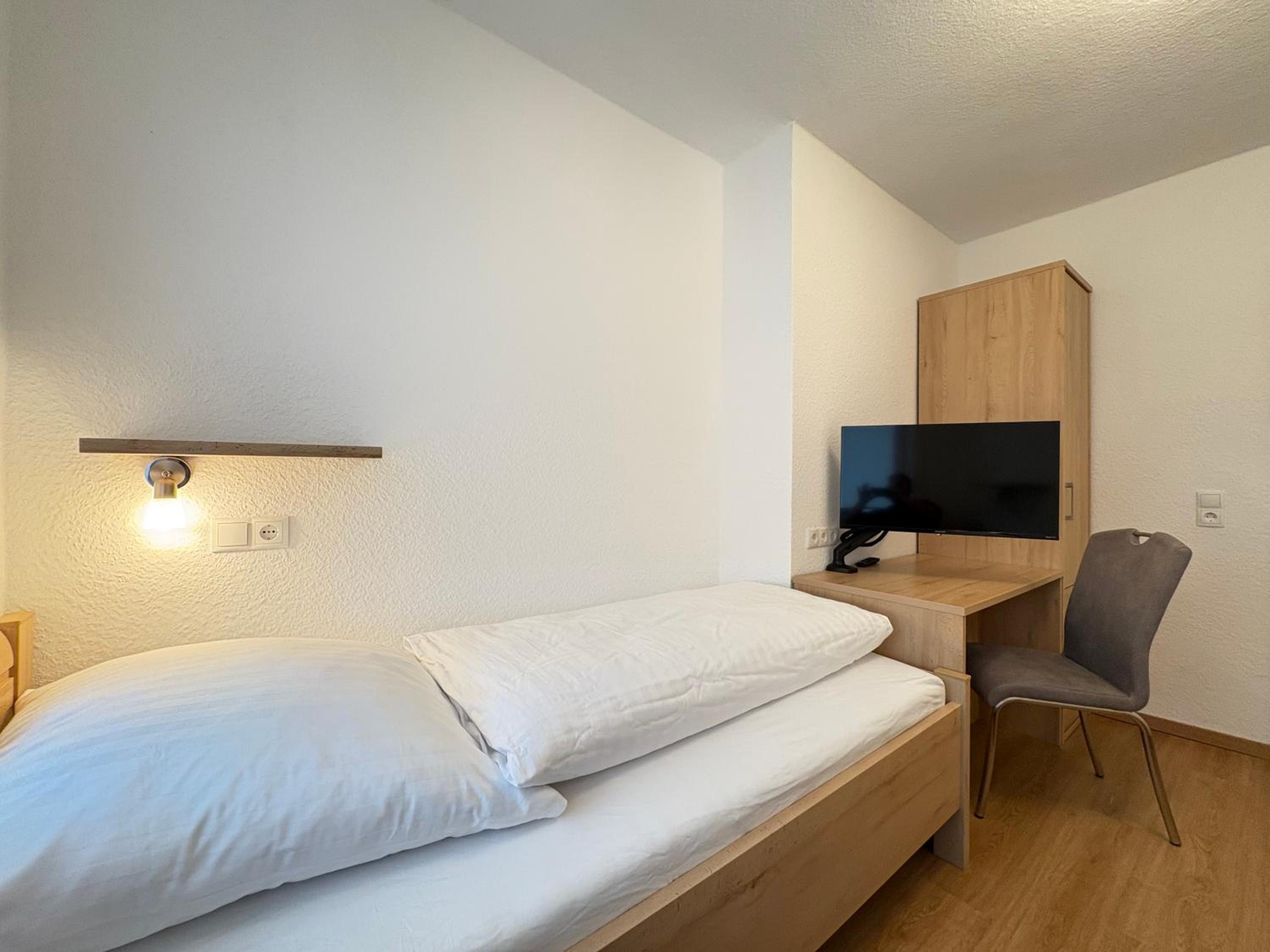 Familien-Apartment Bodanum für 4 Personen - mit eigener Terrasse - naturnahe Ortsrandlage - Arbeitsplatz mit VDSL - 10 min zum Nürburgring