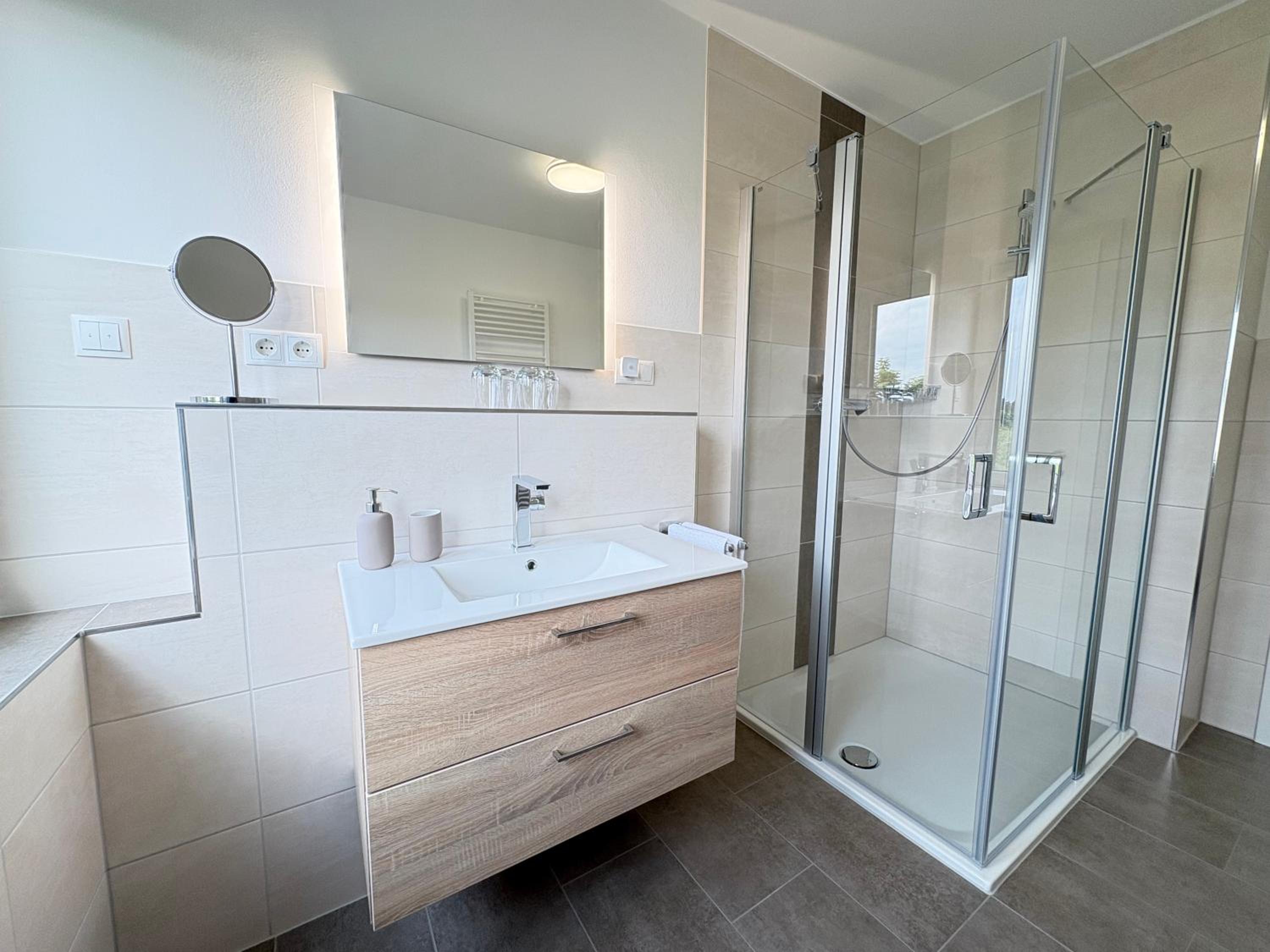 Familien-Apartment Bodanum für 4 Personen - mit eigener Terrasse - naturnahe Ortsrandlage - Arbeitsplatz mit VDSL - 10 min zum Nürburgring