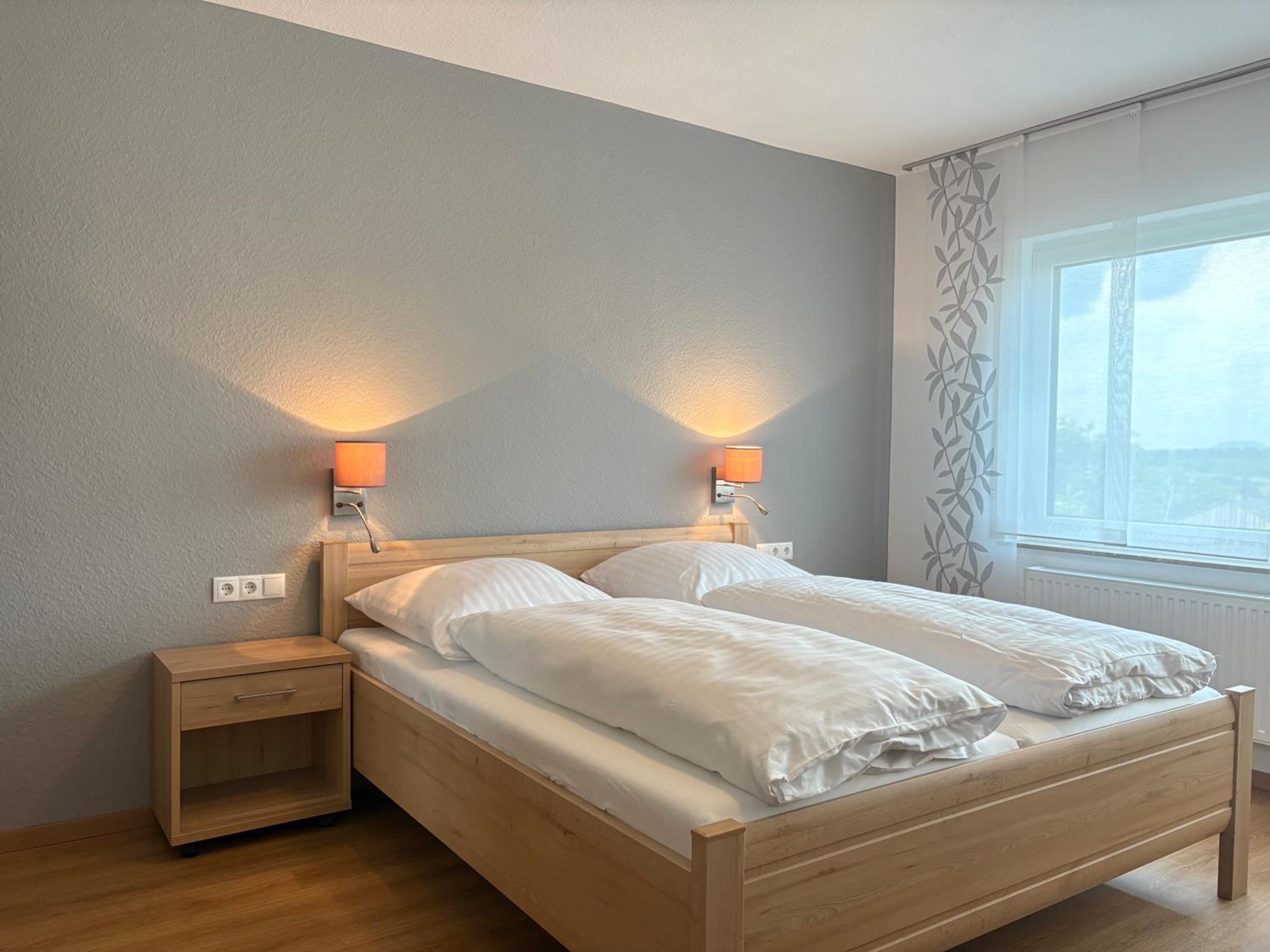 Familien-Apartment Bodanum für 4 Personen - mit eigener Terrasse - naturnahe Ortsrandlage - Arbeitsplatz mit VDSL - 10 min zum Nürburgring