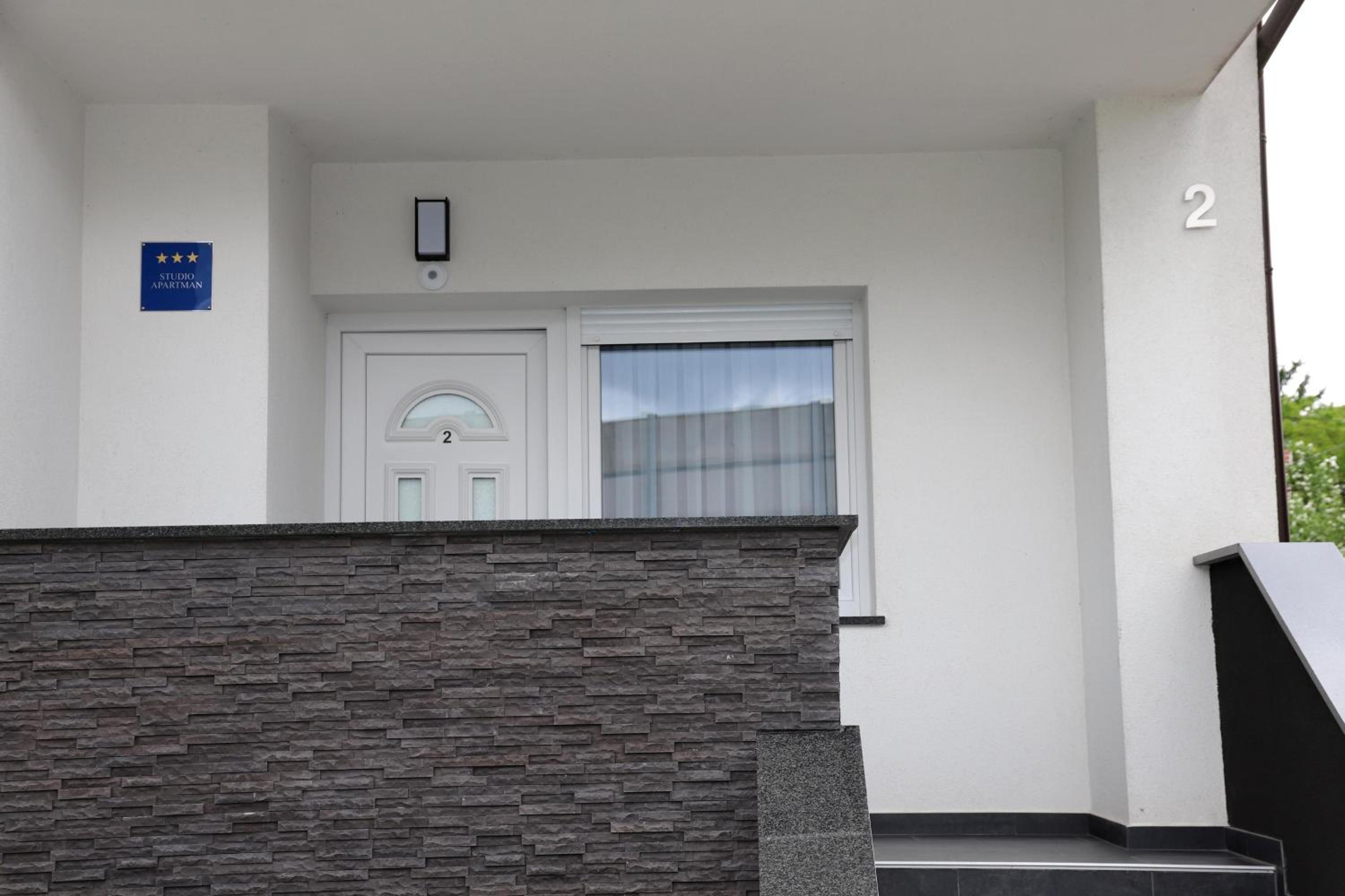 Dalma Pro Apartments - Cozy Studio & Spacious One-Bedroom Apartment - Self Check-in