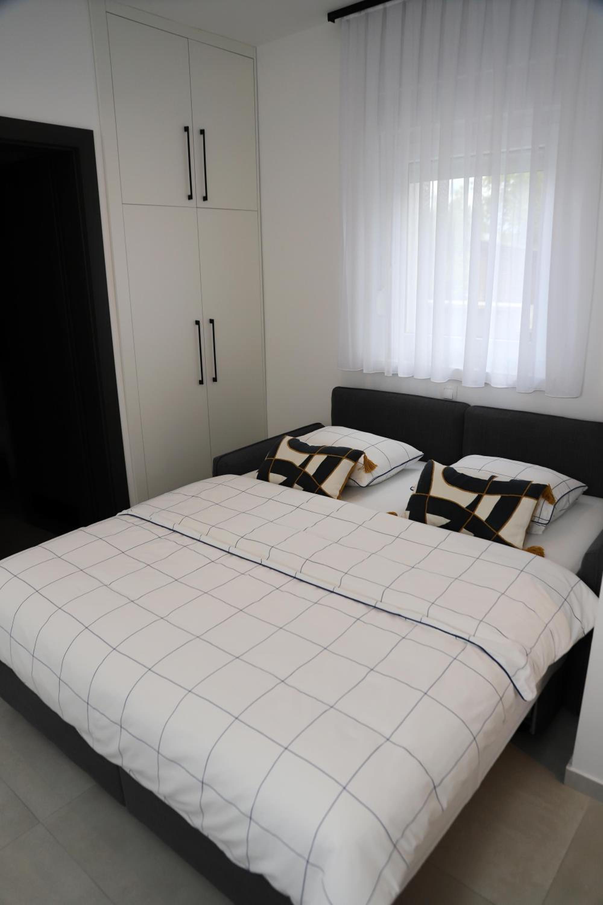 Dalma Pro Apartments - Cozy Studio & Spacious One-Bedroom Apartment - Self Check-in