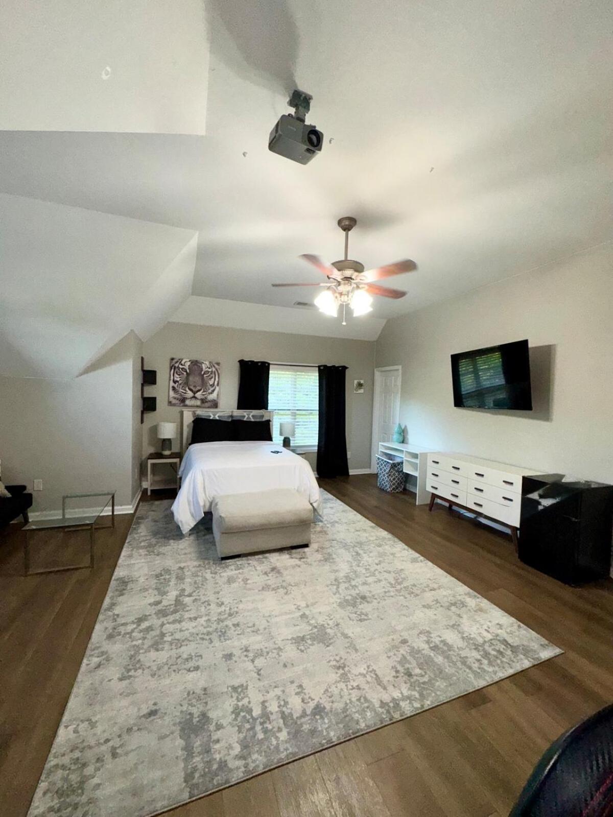 1 Spacious 4BR Getaway near Atlanta